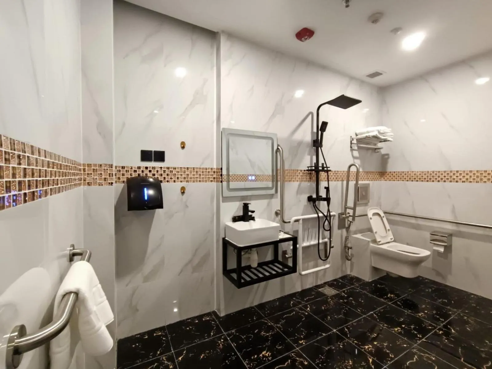 HOTEL JJH - newly opened near BUGIS