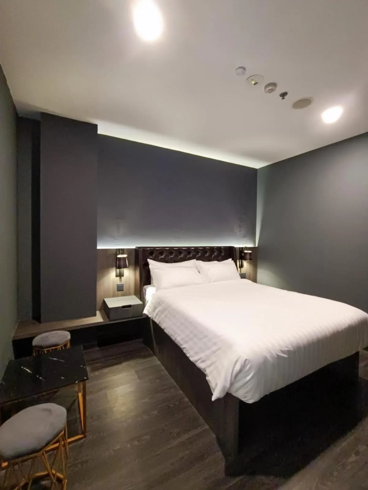 Bedroom, Bed in HOTEL JJH - newly opened near BUGIS