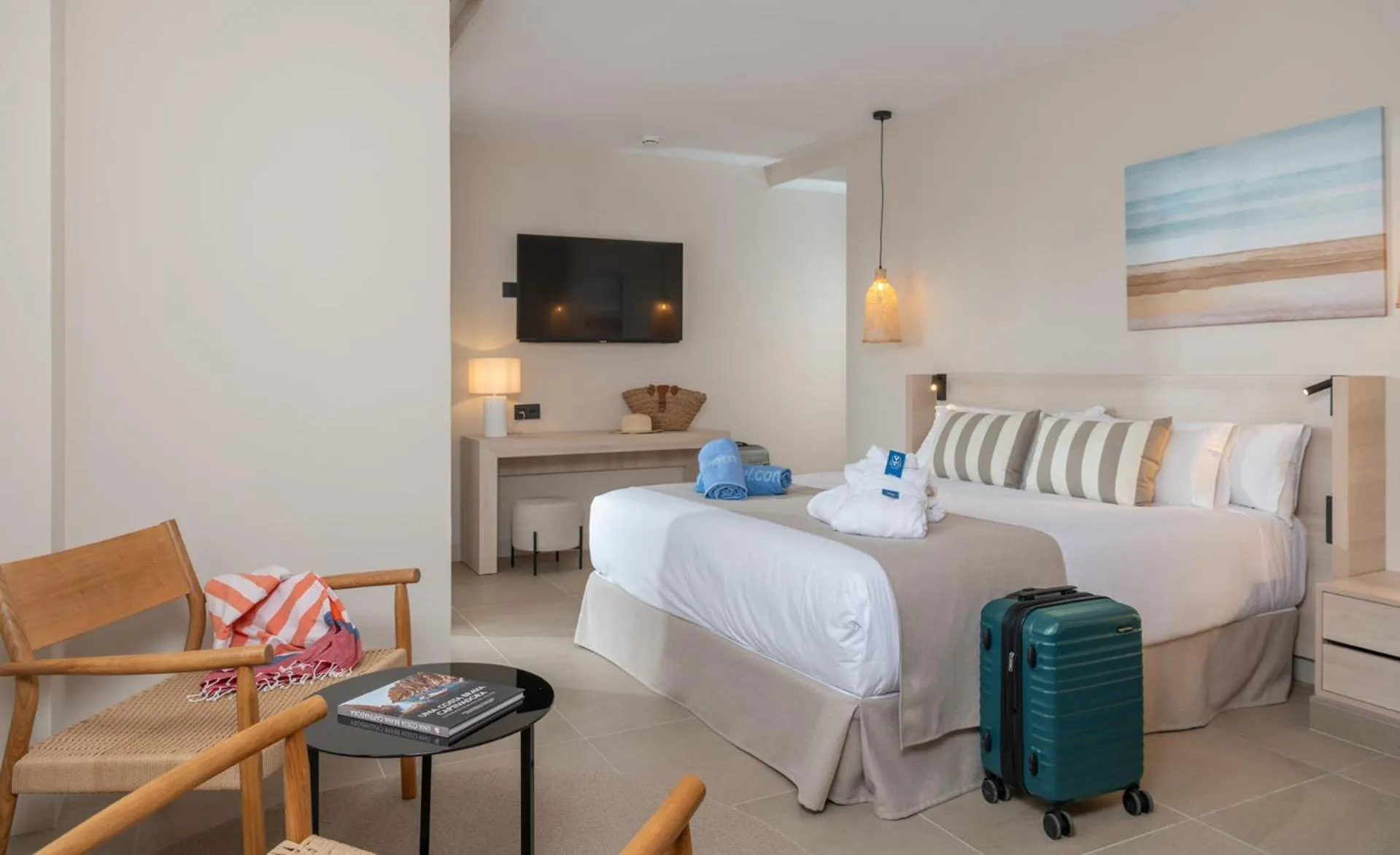 Bed in AQUA Hotel The Breeze & Spa - All Inclusive - Adults Only - 4Sup