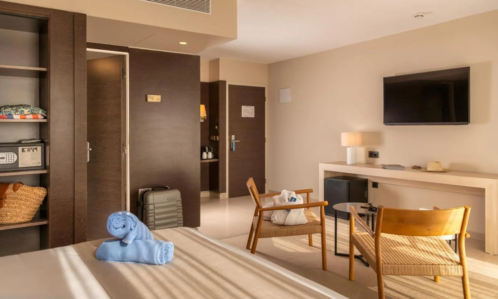 Bed in AQUA Hotel The Breeze & Spa - All Inclusive - Adults Only - 4Sup