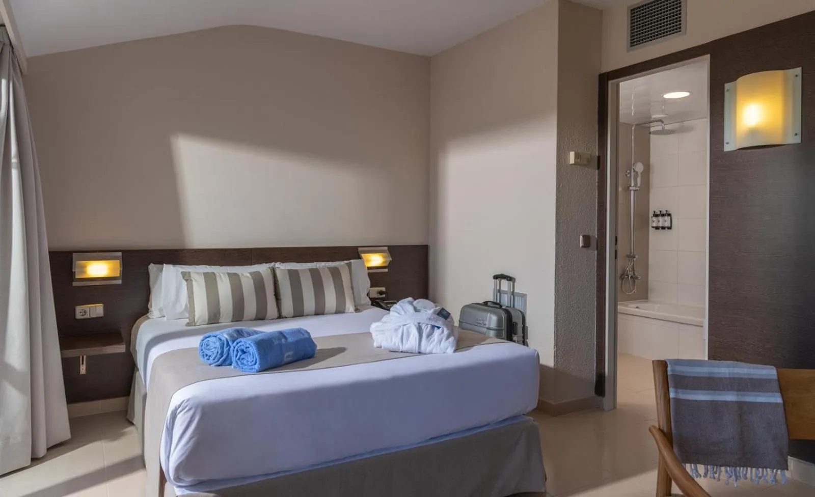 Bed in AQUA Hotel The Breeze & Spa - All Inclusive - Adults Only - 4Sup