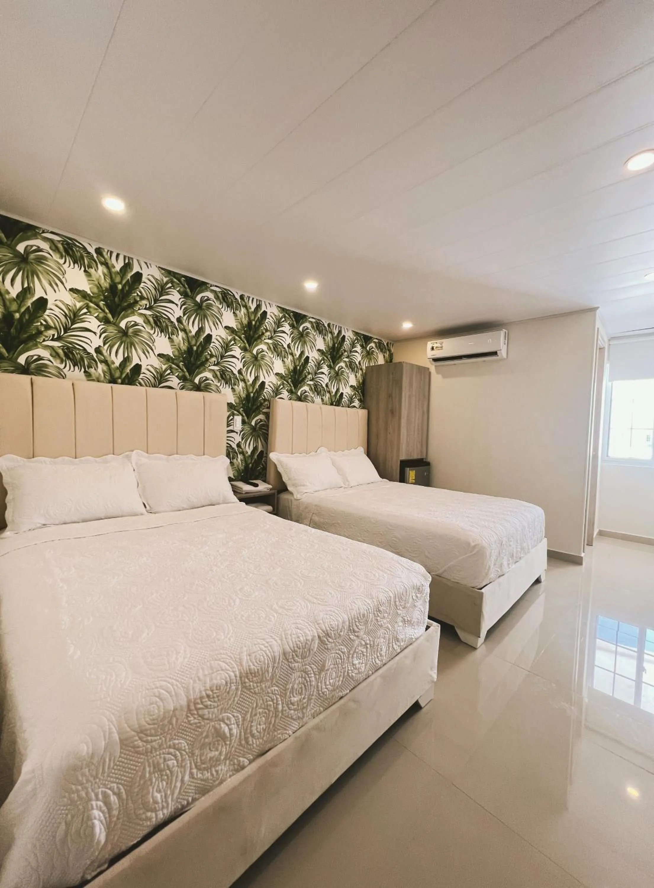 Family Room with Private Bathroom - single occupancy in Oasis Hotel
