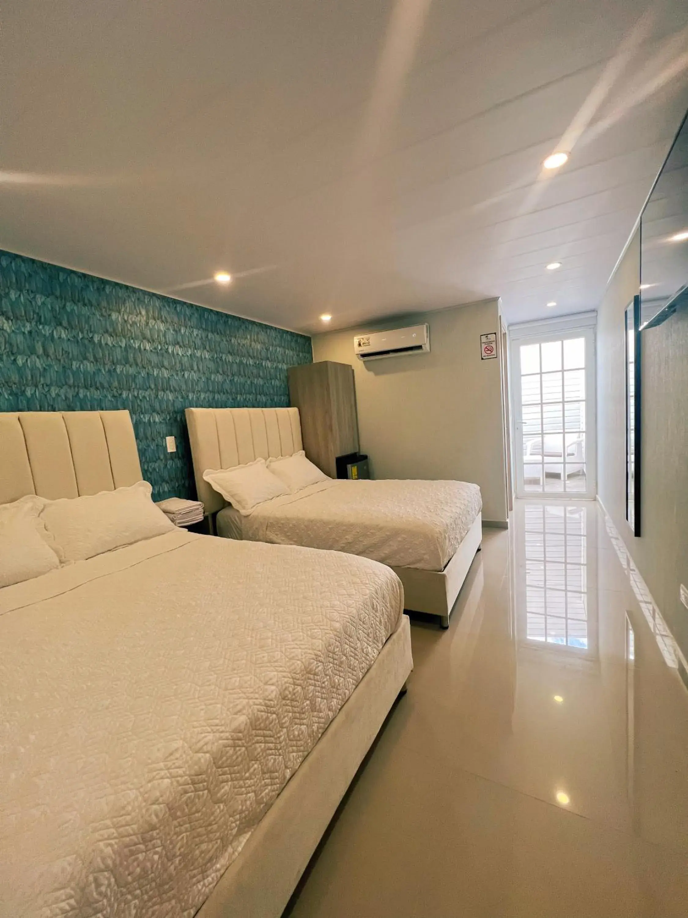 Quadruple Room with Private Bathroom - single occupancy in Oasis Hotel Quadruple Room with Private Bathroom - single occupancy in Oasis Hotel