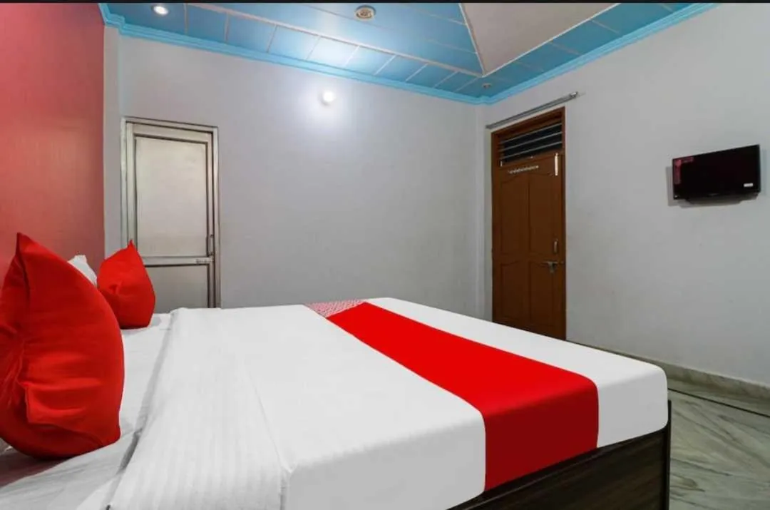 Facade/entrance, Bed in Hotel O by OYO Smart City Guest House