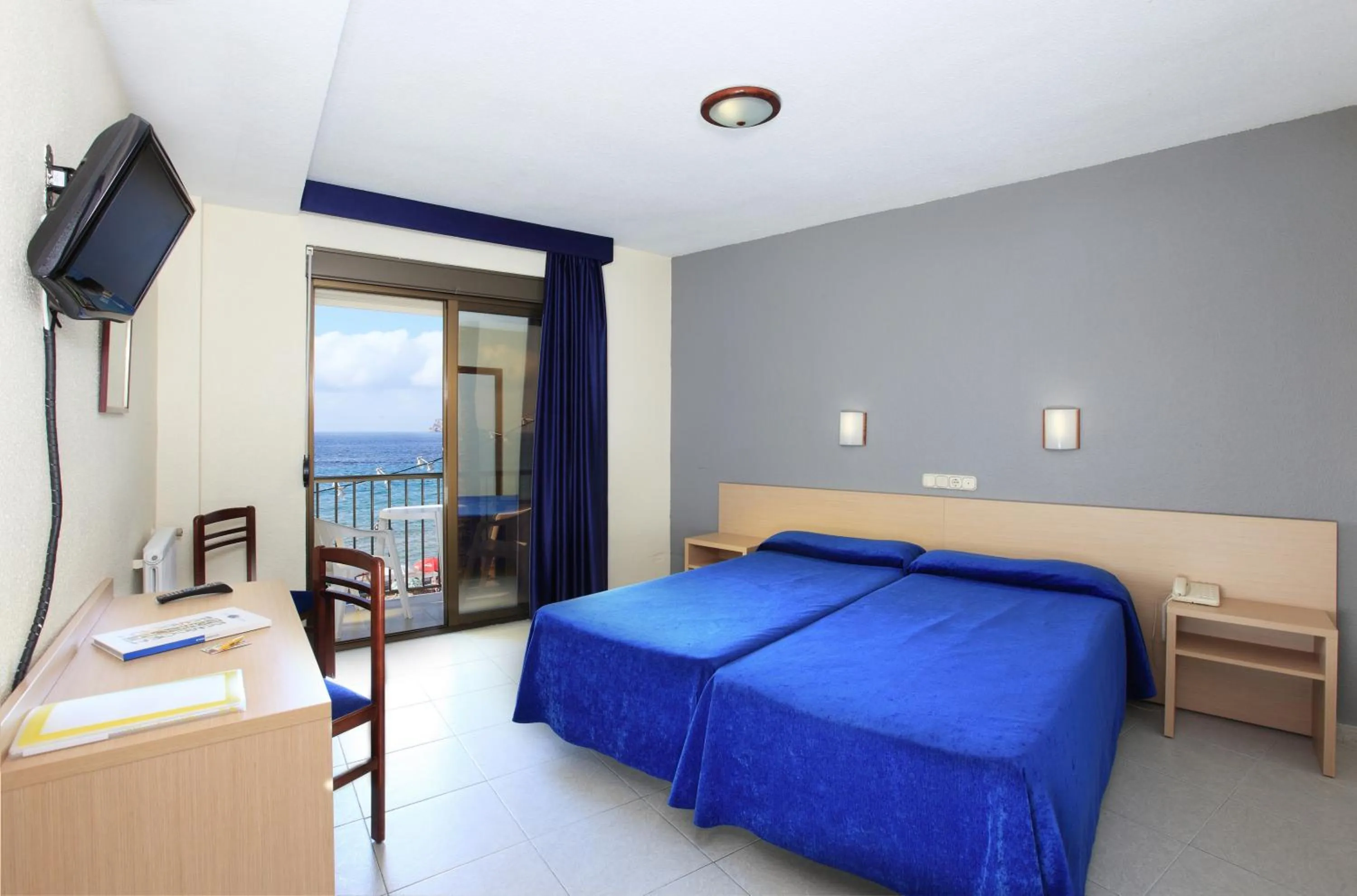 Photo of the whole room in Hotel Bilbaino