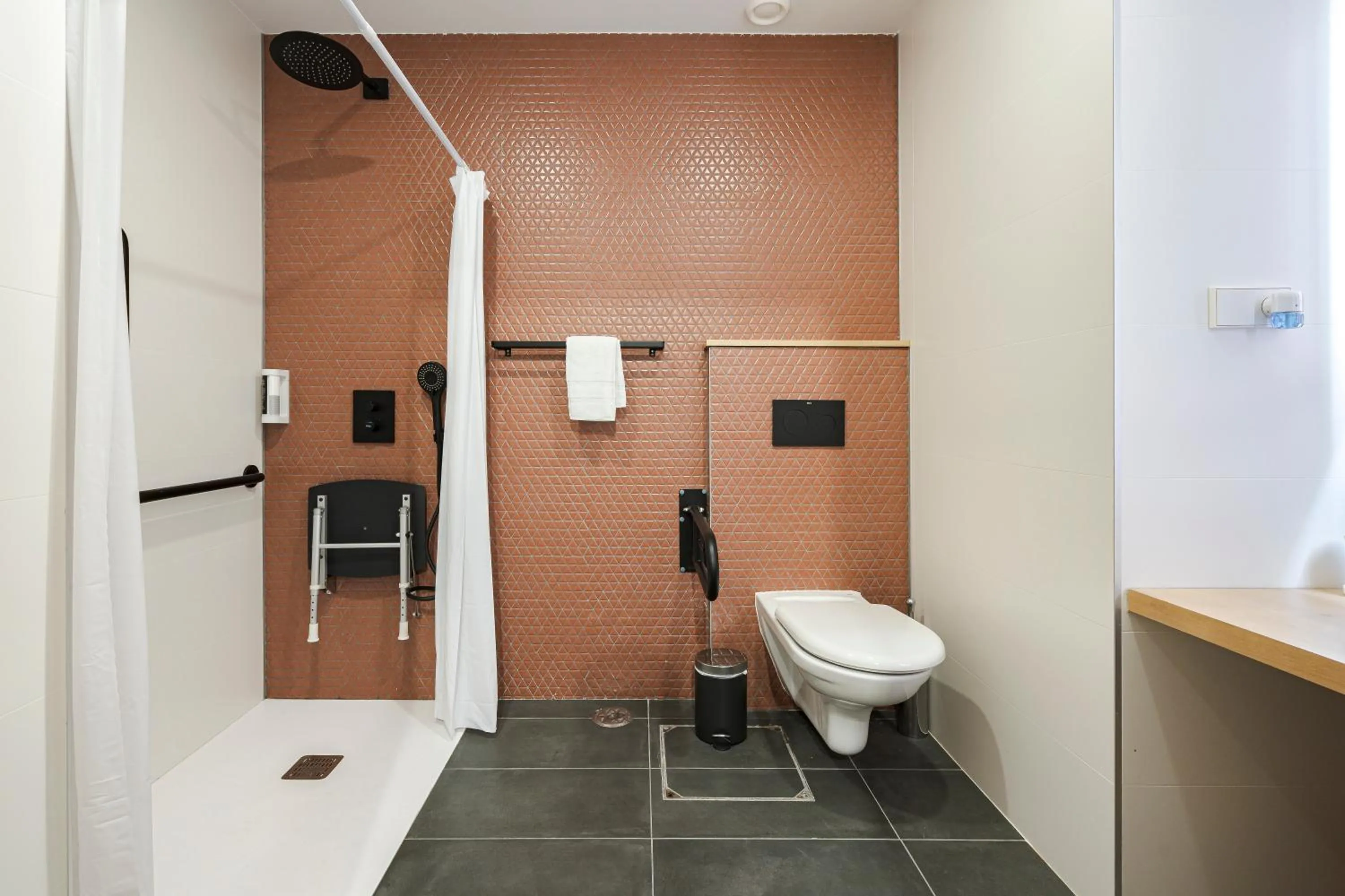 Bathroom in Vallecas Suites by Olala Homes