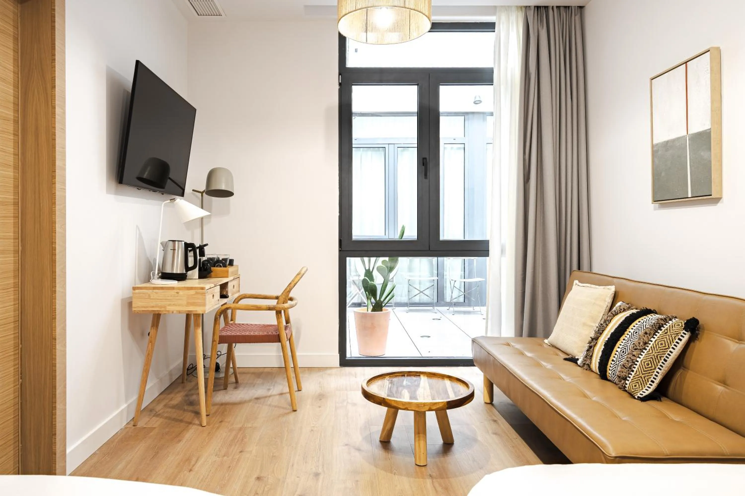 TV and multimedia in Vallecas Suites by Olala Homes