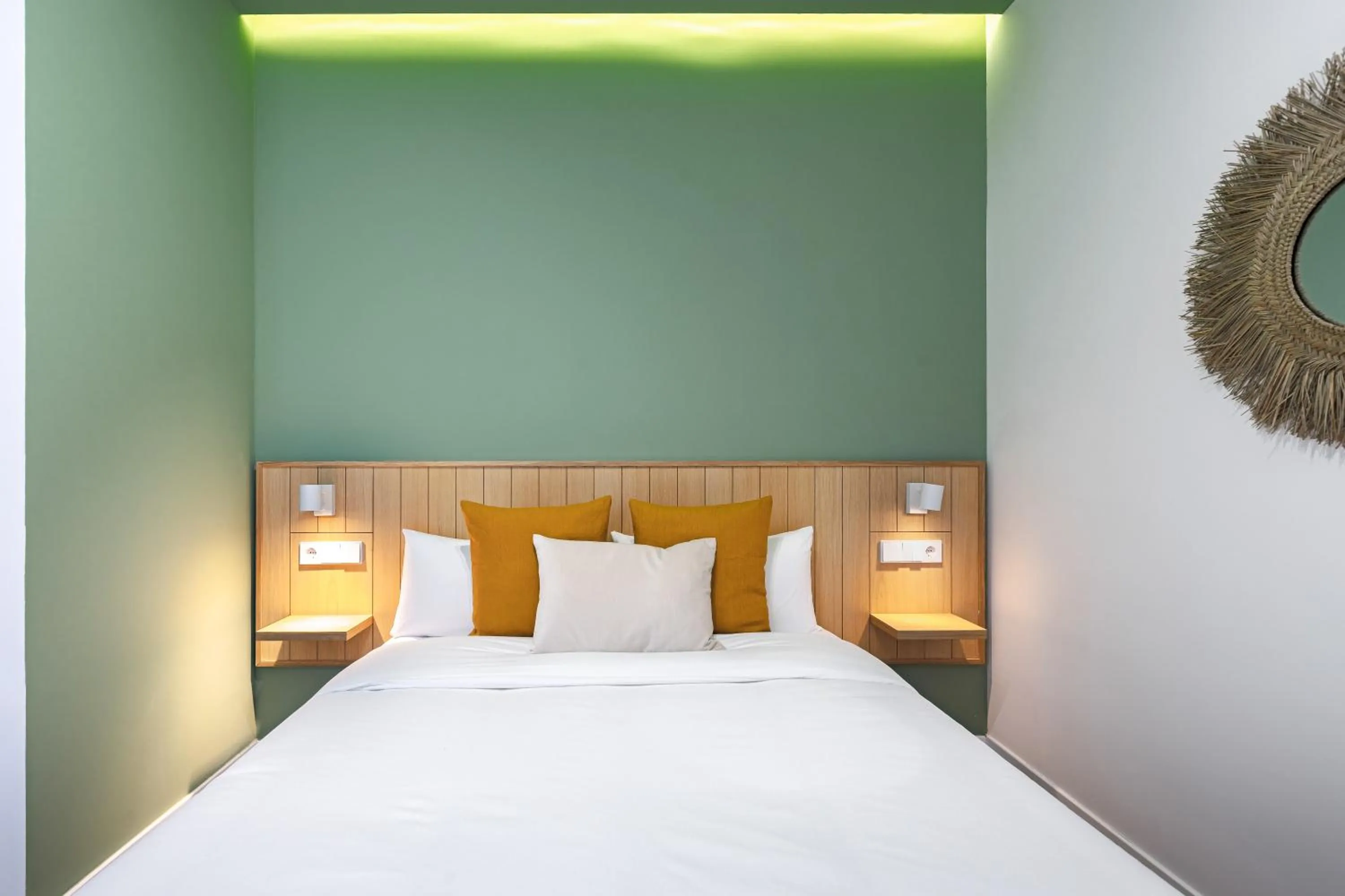 Photo of the whole room, Bed in Vallecas Suites by Olala Homes