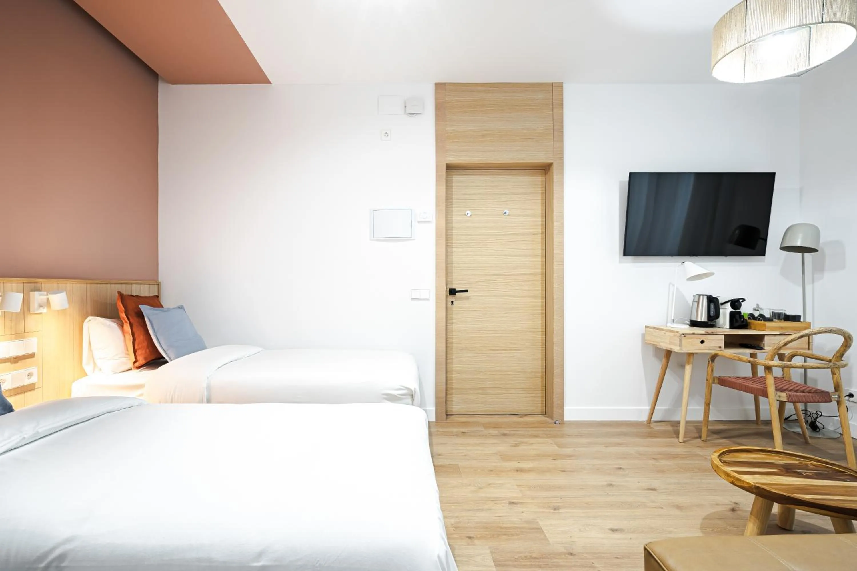 TV and multimedia, Bed in Vallecas Suites by Olala Homes