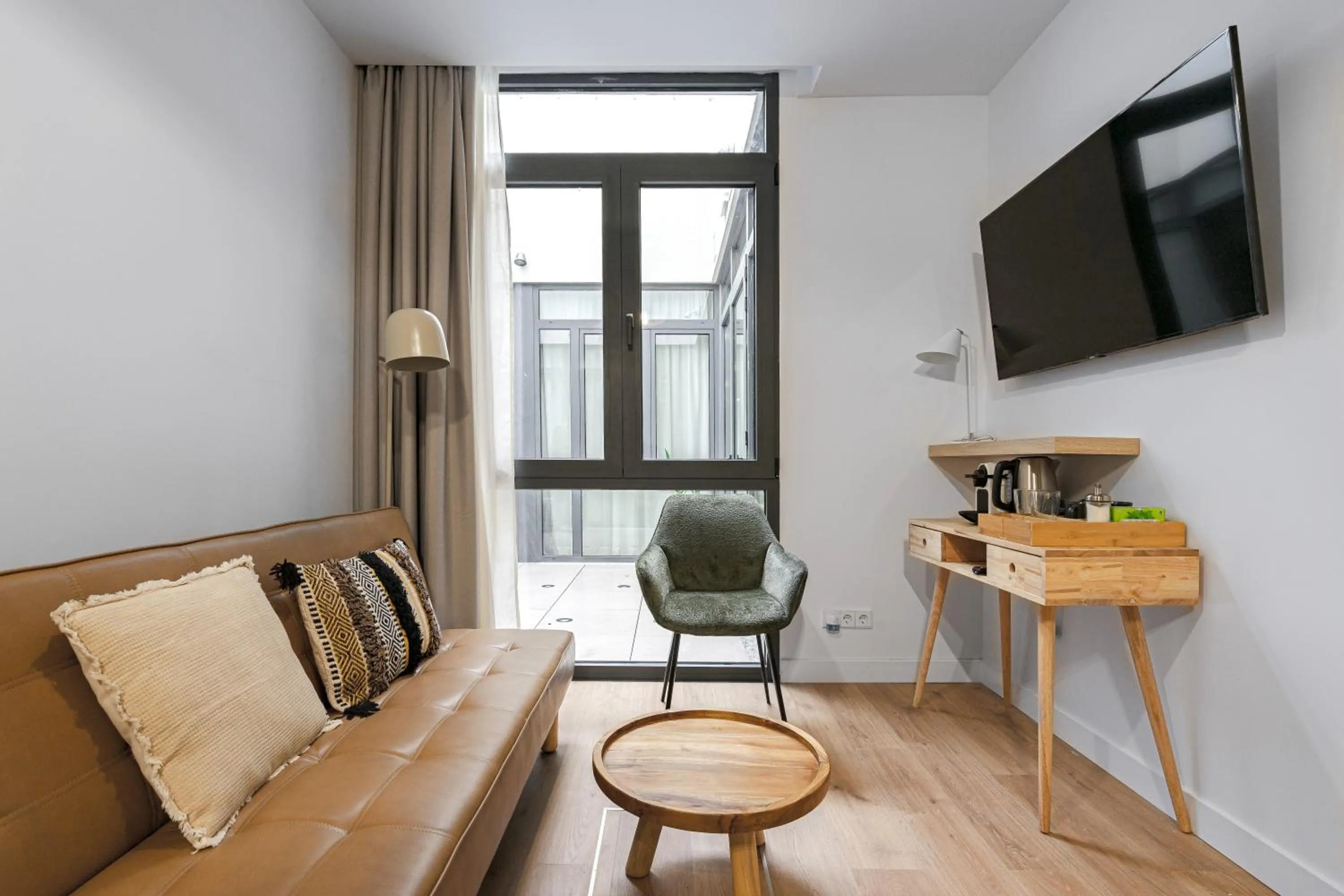 TV and multimedia in Vallecas Suites by Olala Homes