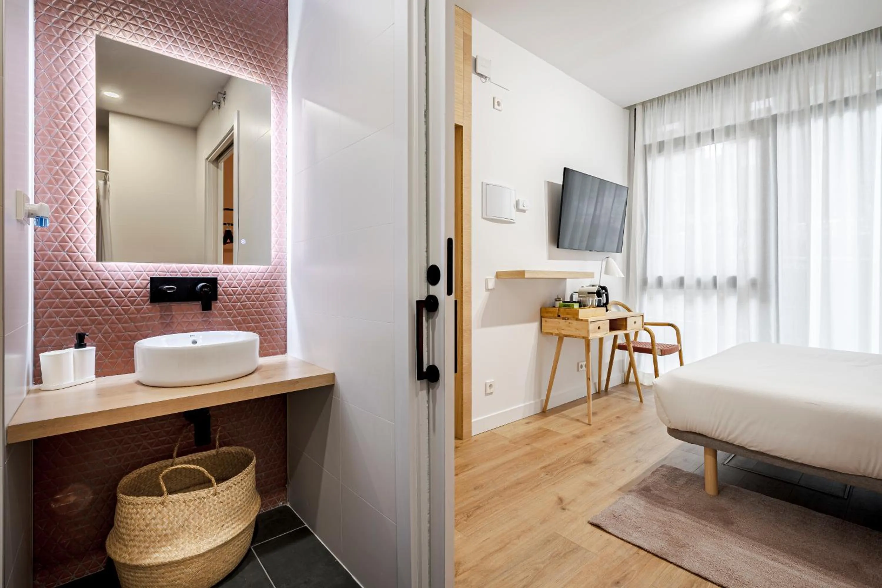 Bathroom, Bed in Vallecas Suites by Olala Homes