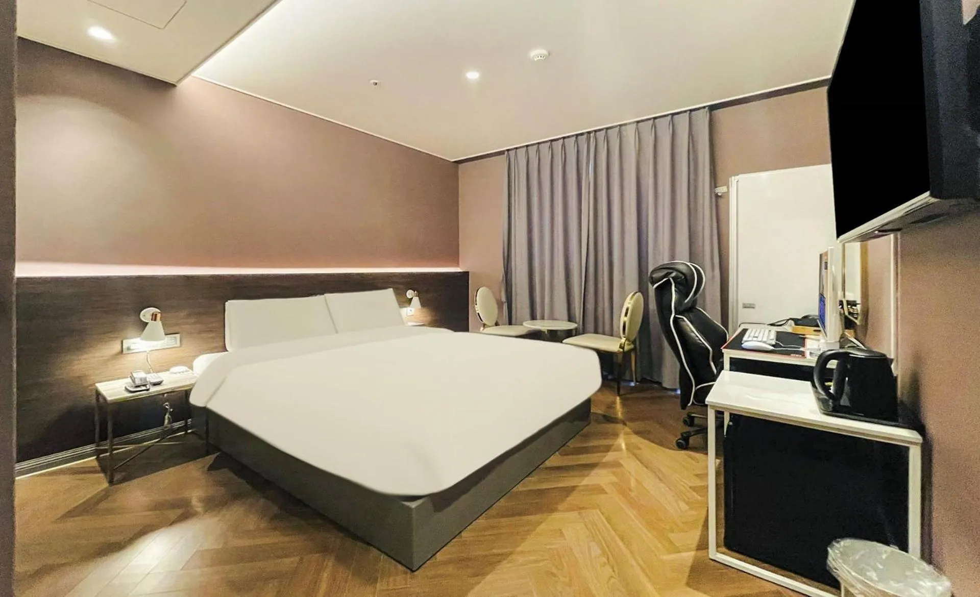 Bed in Brown Dot Hotel Yangsan Seochang