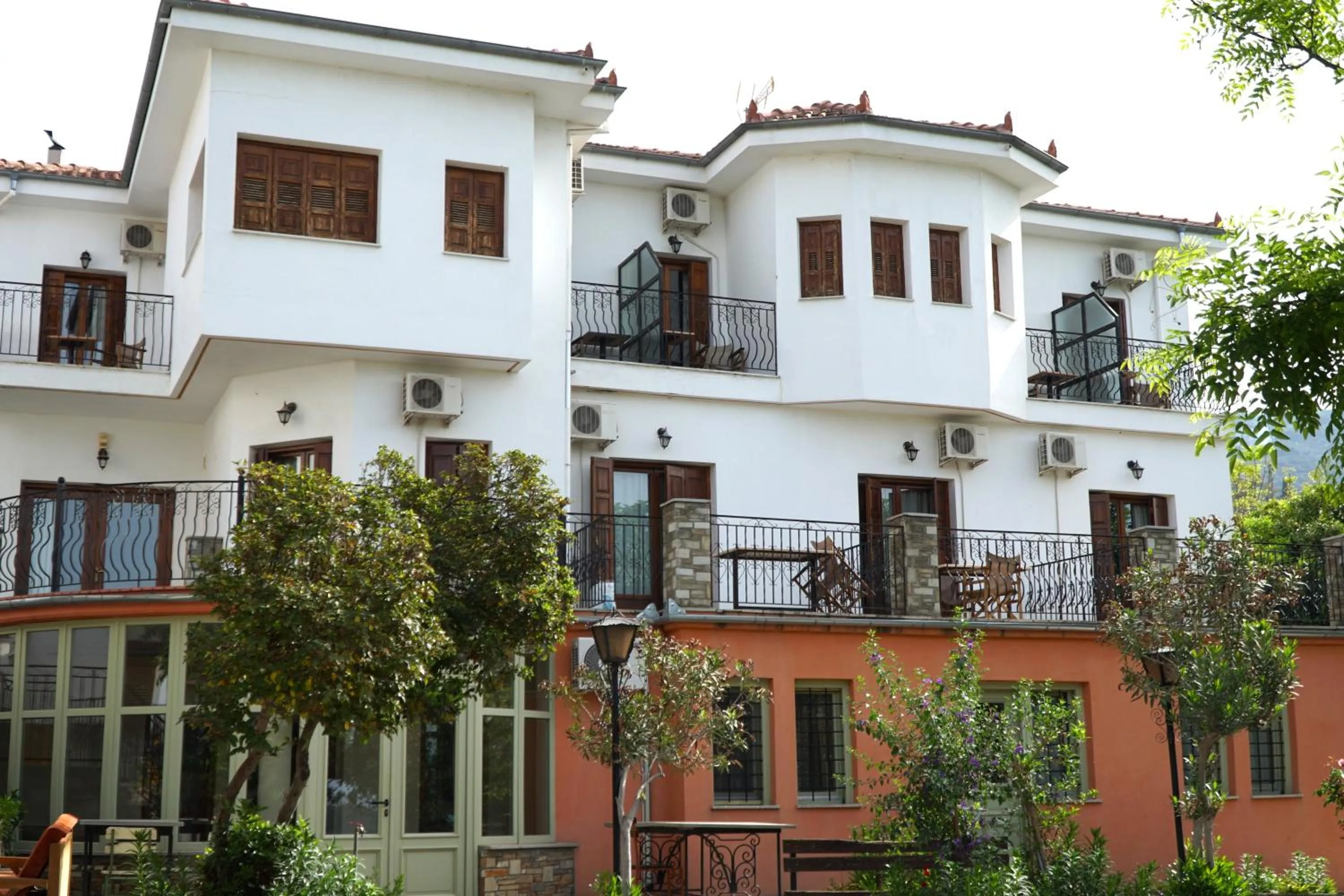 Property building in Hotel Defkalion