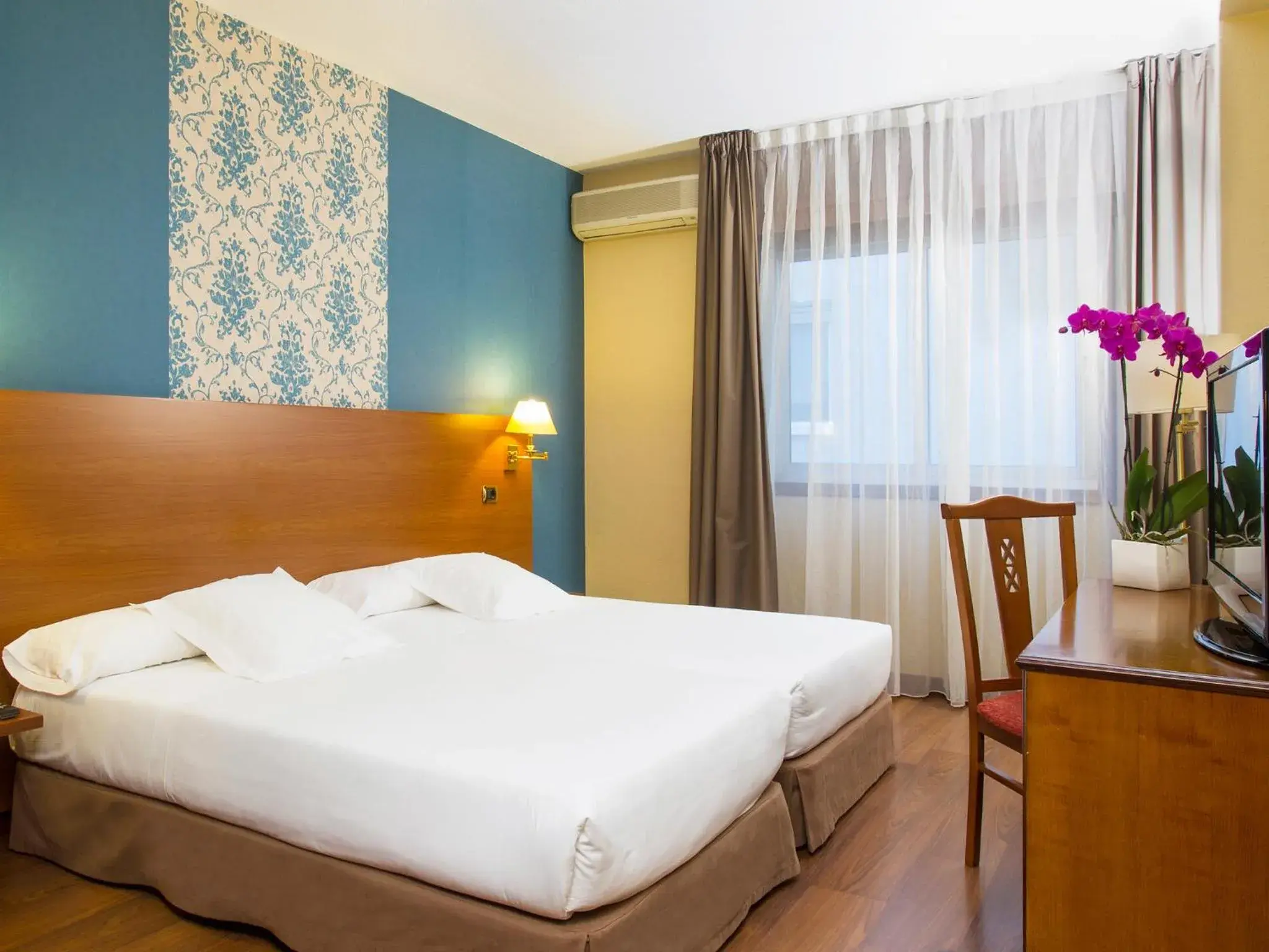 Photo of the whole room, Bed in Oca Ipanema Hotel Photo of the whole room, Bed in Oca Ipanema Hotel