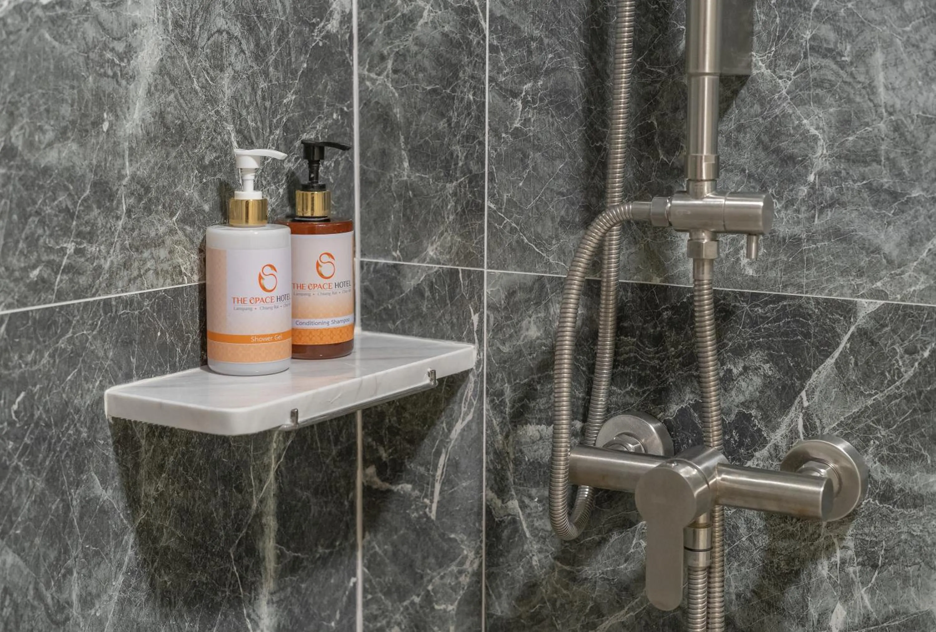 Shower in The Space Hotel Lampang