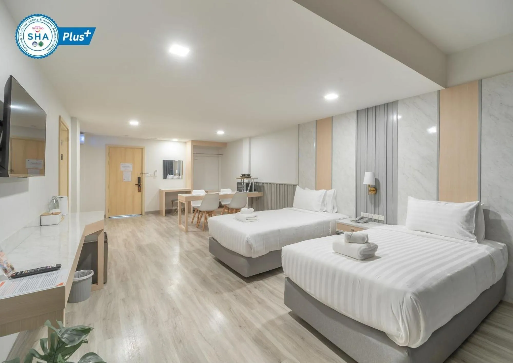 Dining area, Bed in The Space Hotel Lampang