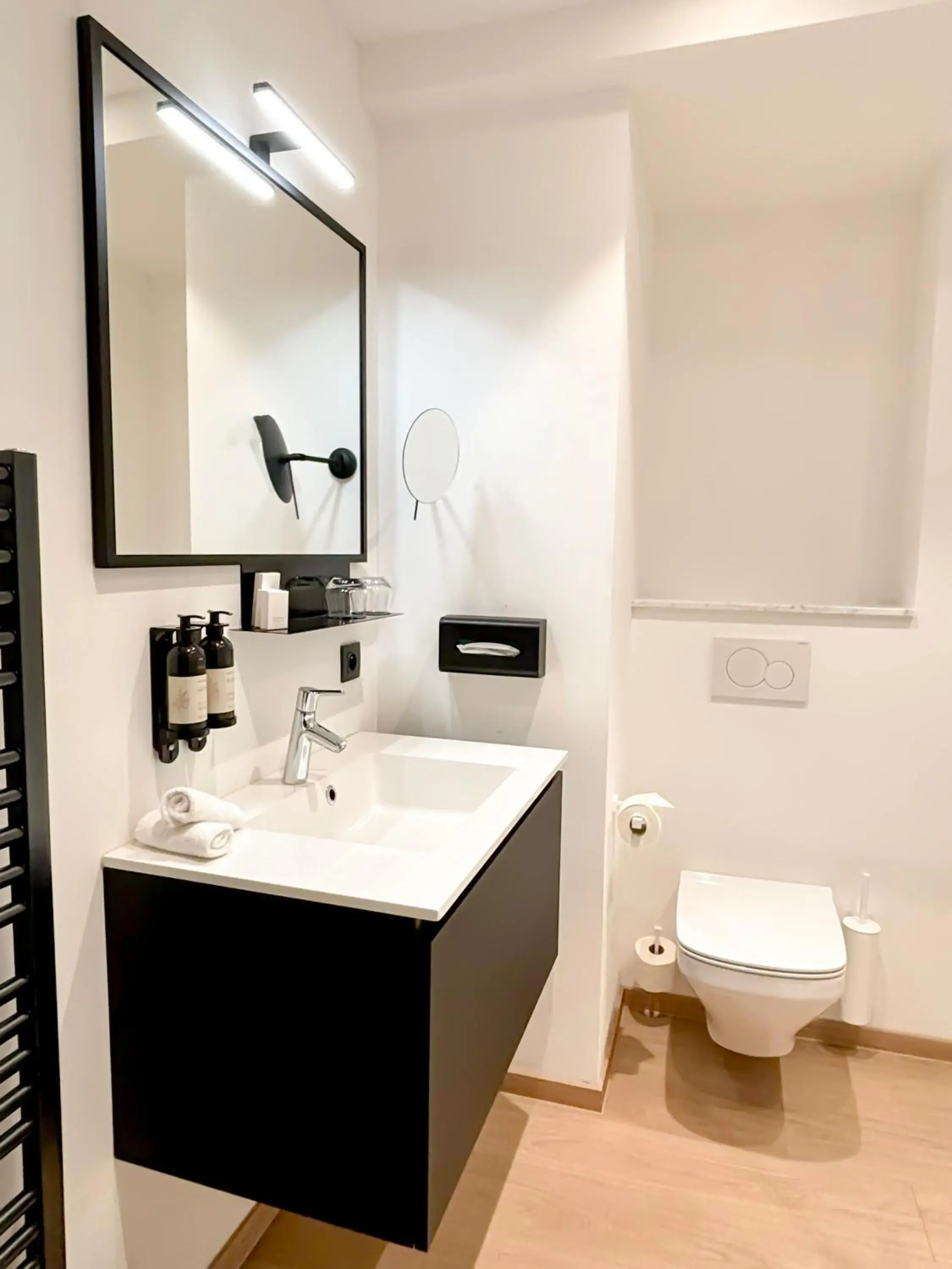 Standard Twin Room in Ghent Urbanist Hotel by Harmony Standard Twin Room in Ghent Urbanist Hotel by Harmony
