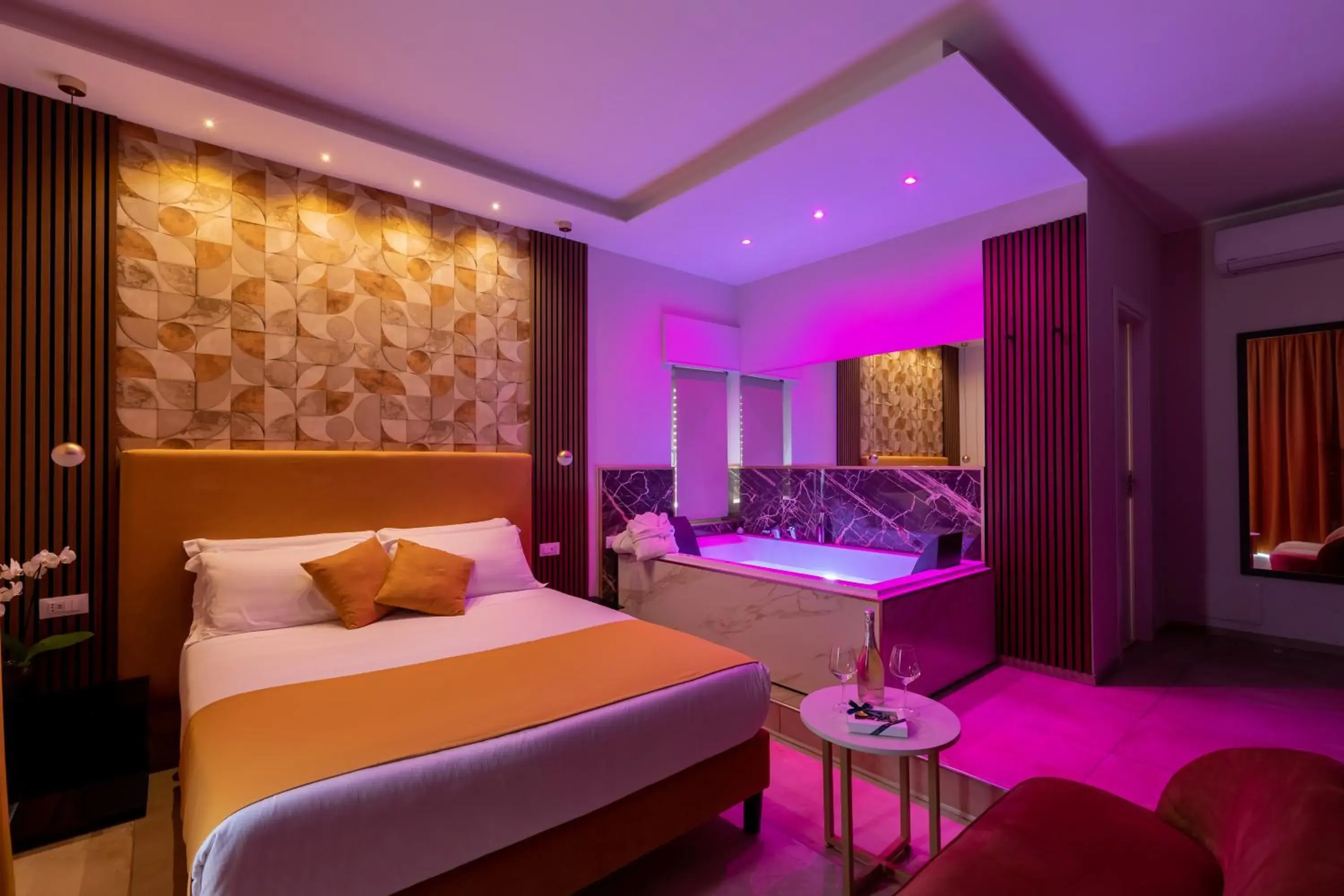 Bedroom, Bed in AlbaDea Suites&Jacuzzi Bedroom, Bed in AlbaDea Suites&Jacuzzi