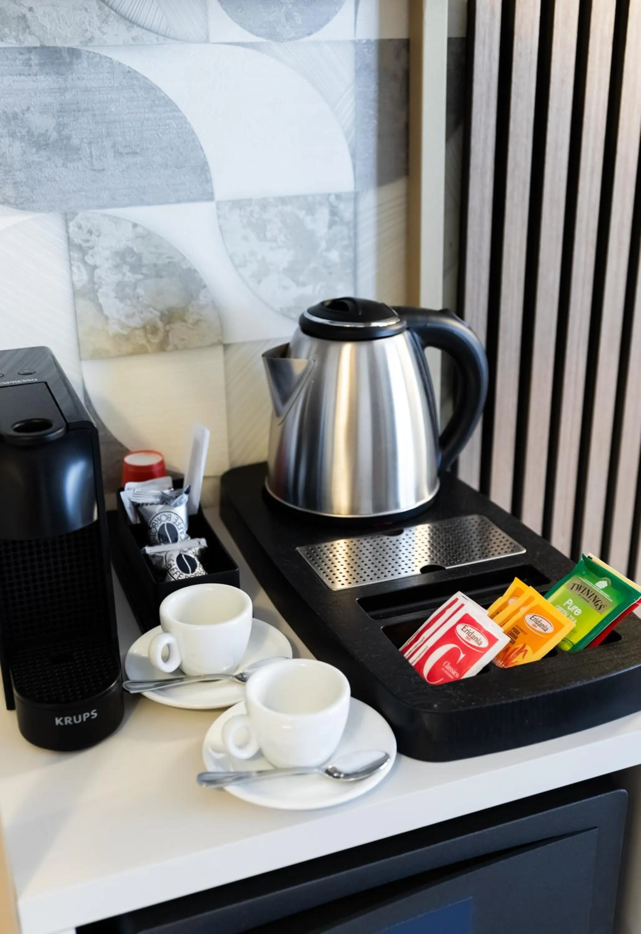 Coffee/tea facilities in AlbaDea Suites&Jacuzzi