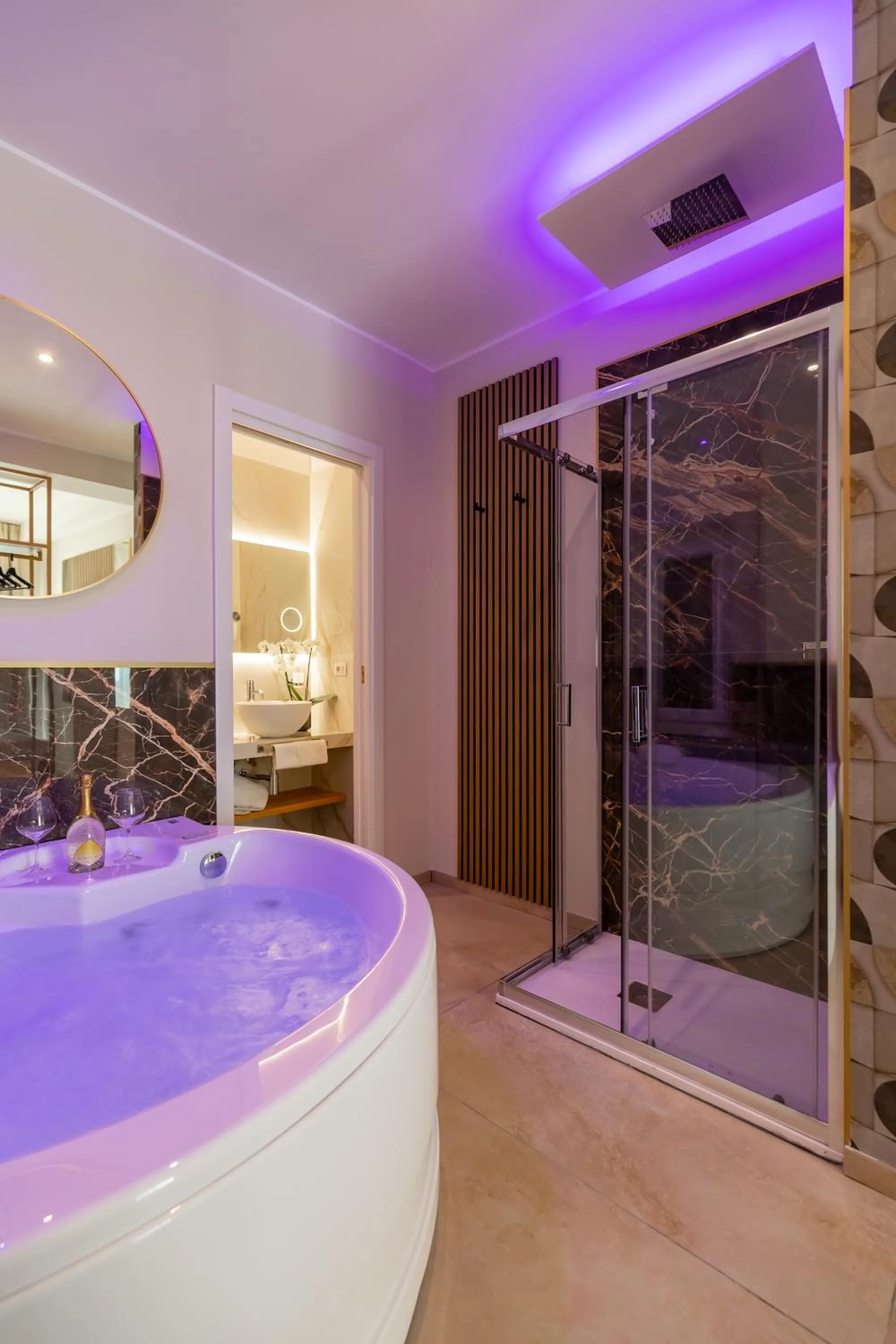 Bath in AlbaDea Suites&Jacuzzi