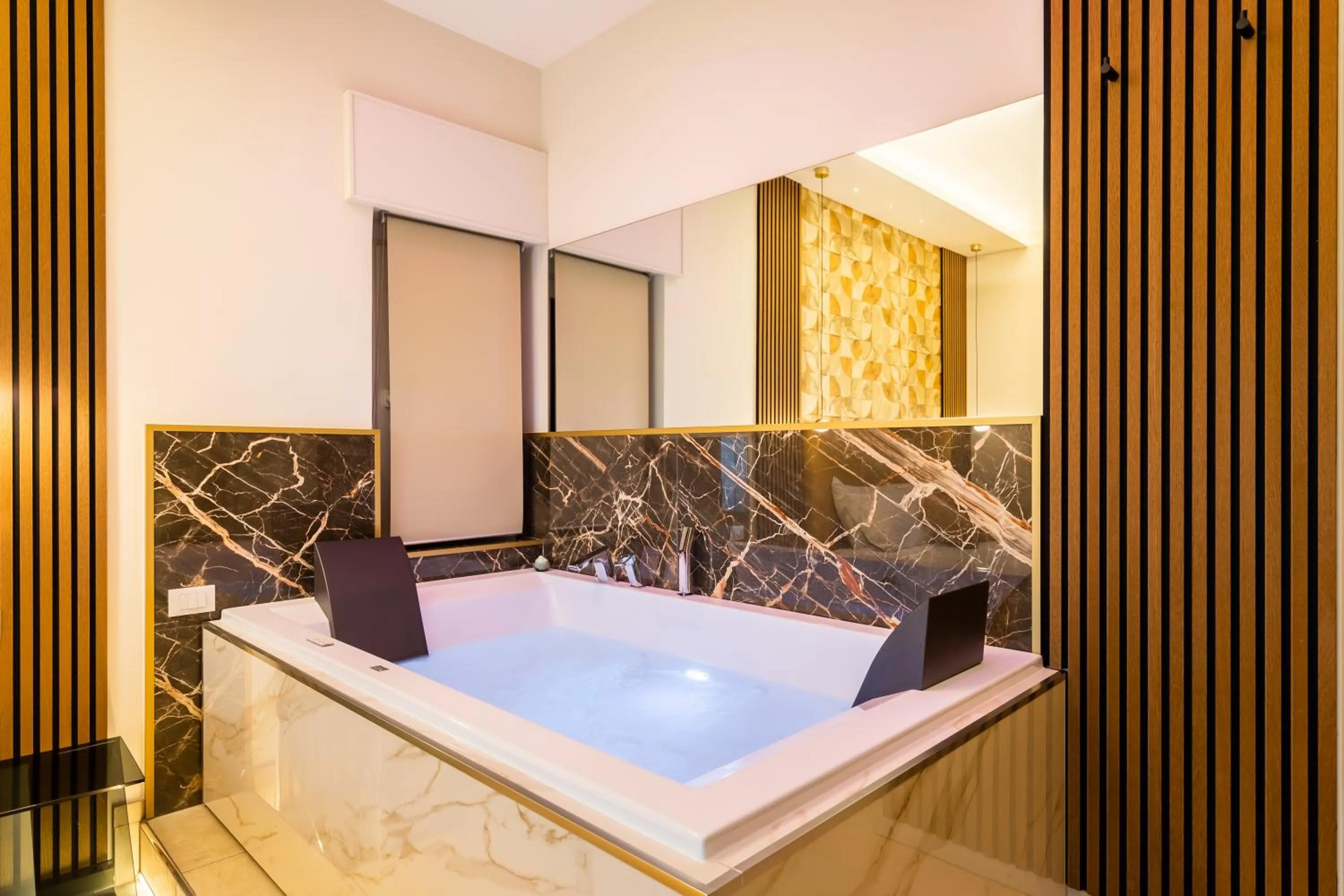 Bath in AlbaDea Suites&Jacuzzi