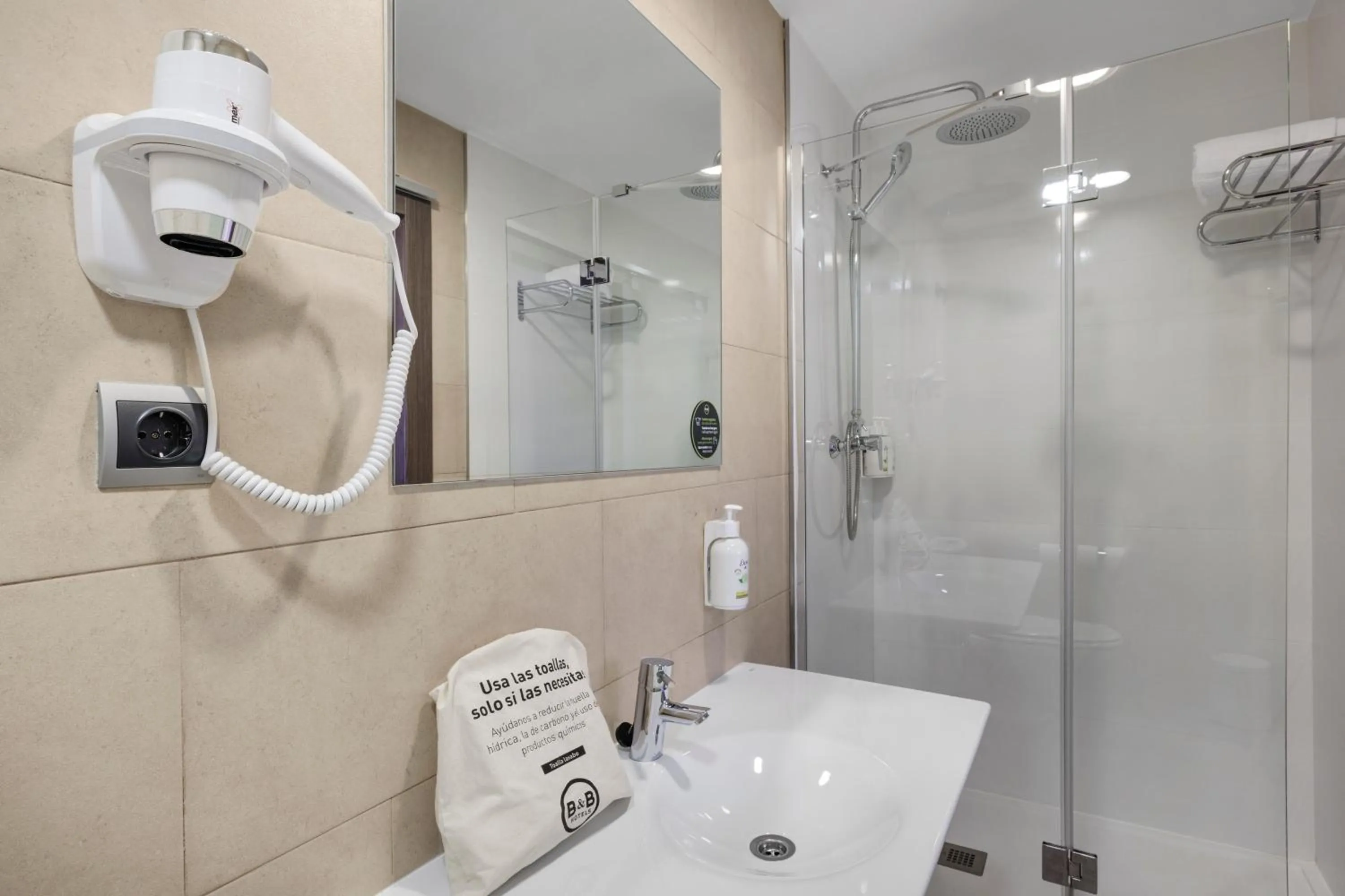 Shower in B&B HOTEL Oviedo