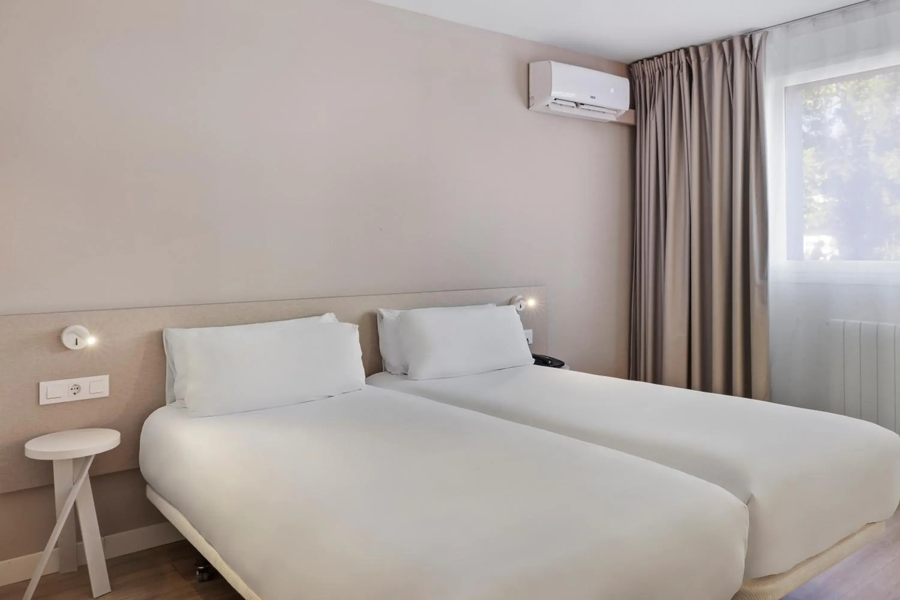 Superior Twin Room in B&B HOTEL Oviedo Superior Twin Room in B&B HOTEL Oviedo