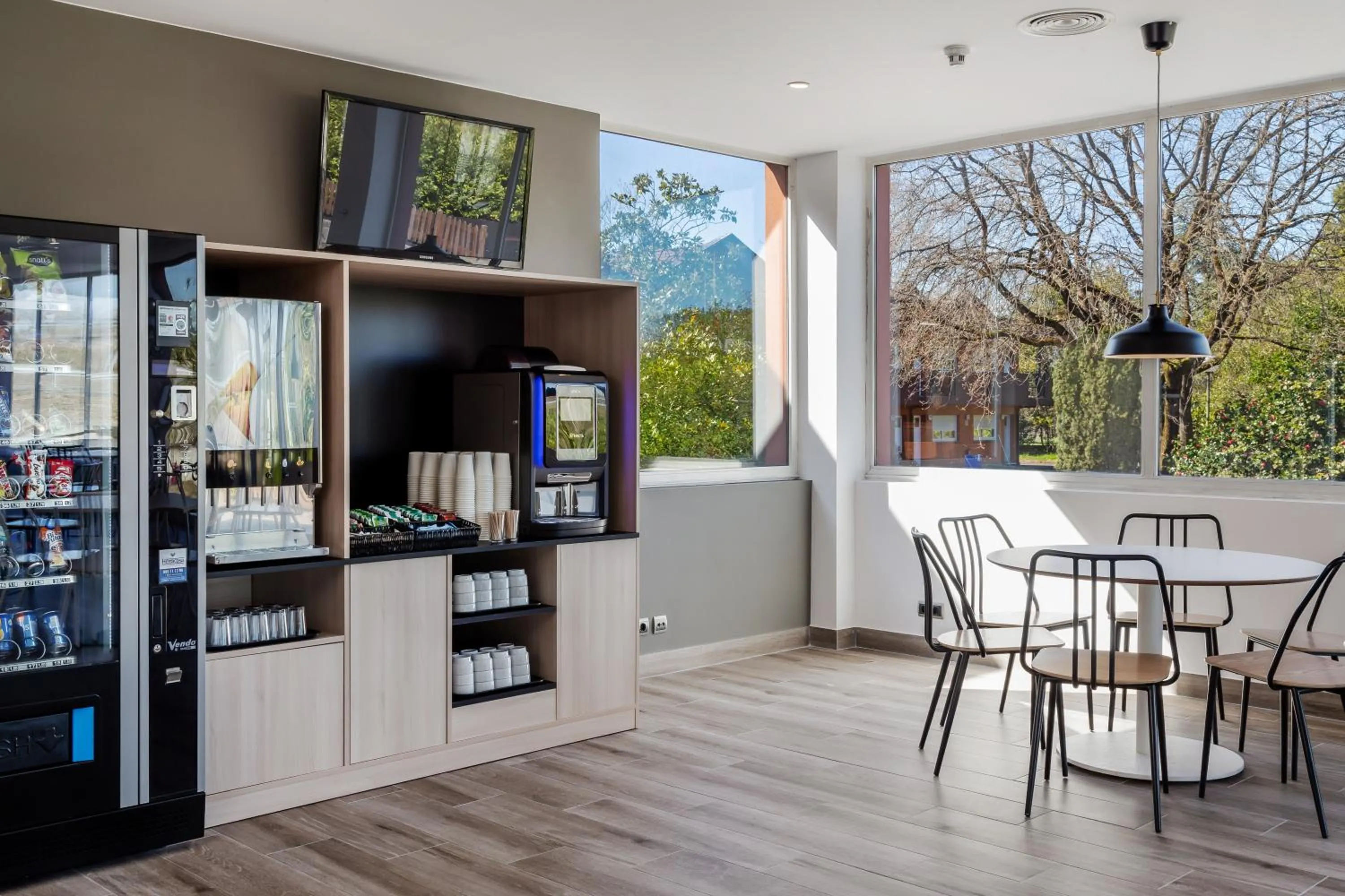 Communal lounge/ TV room in B&B HOTEL Oviedo