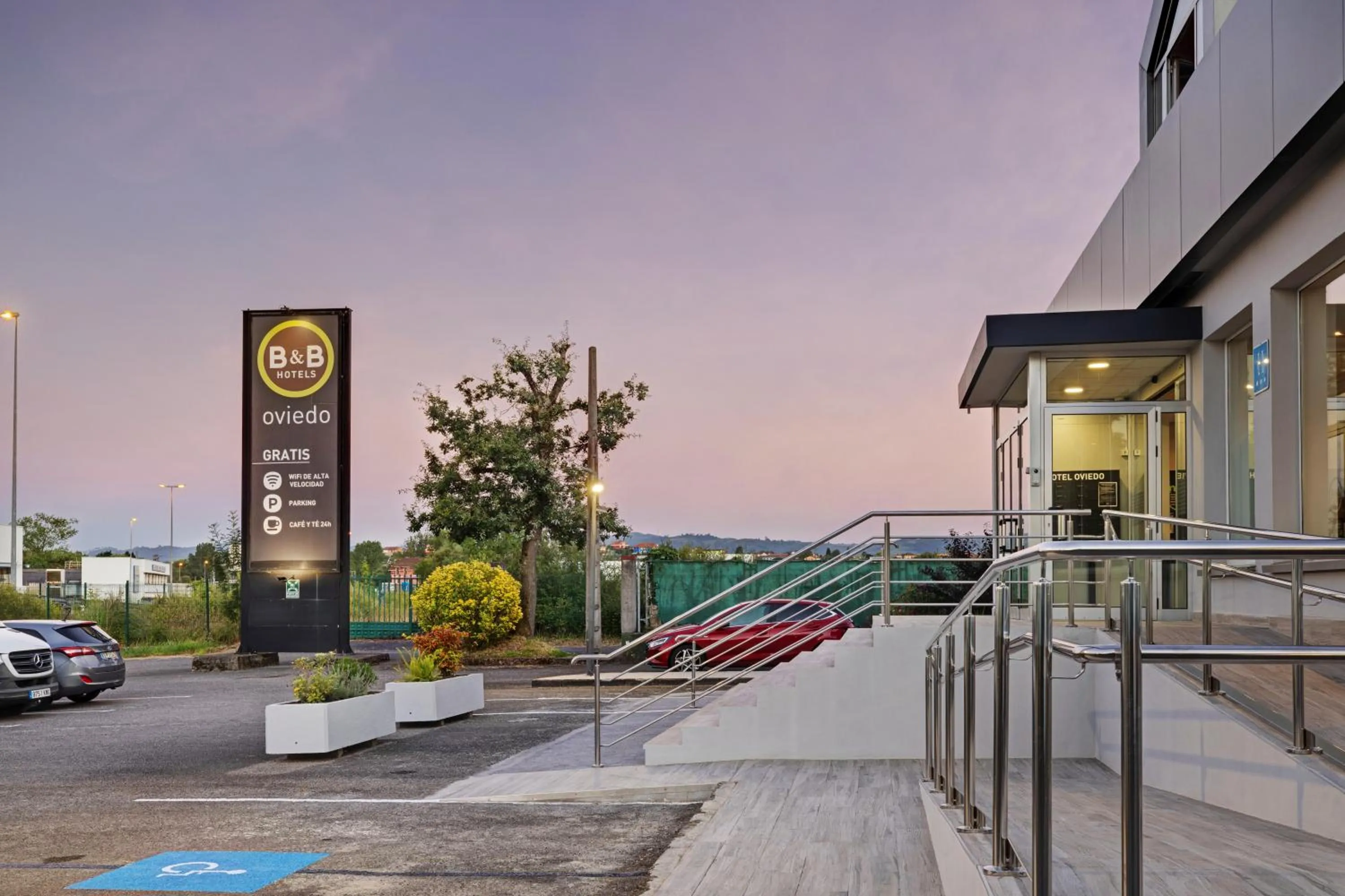 Property building in B&B HOTEL Oviedo