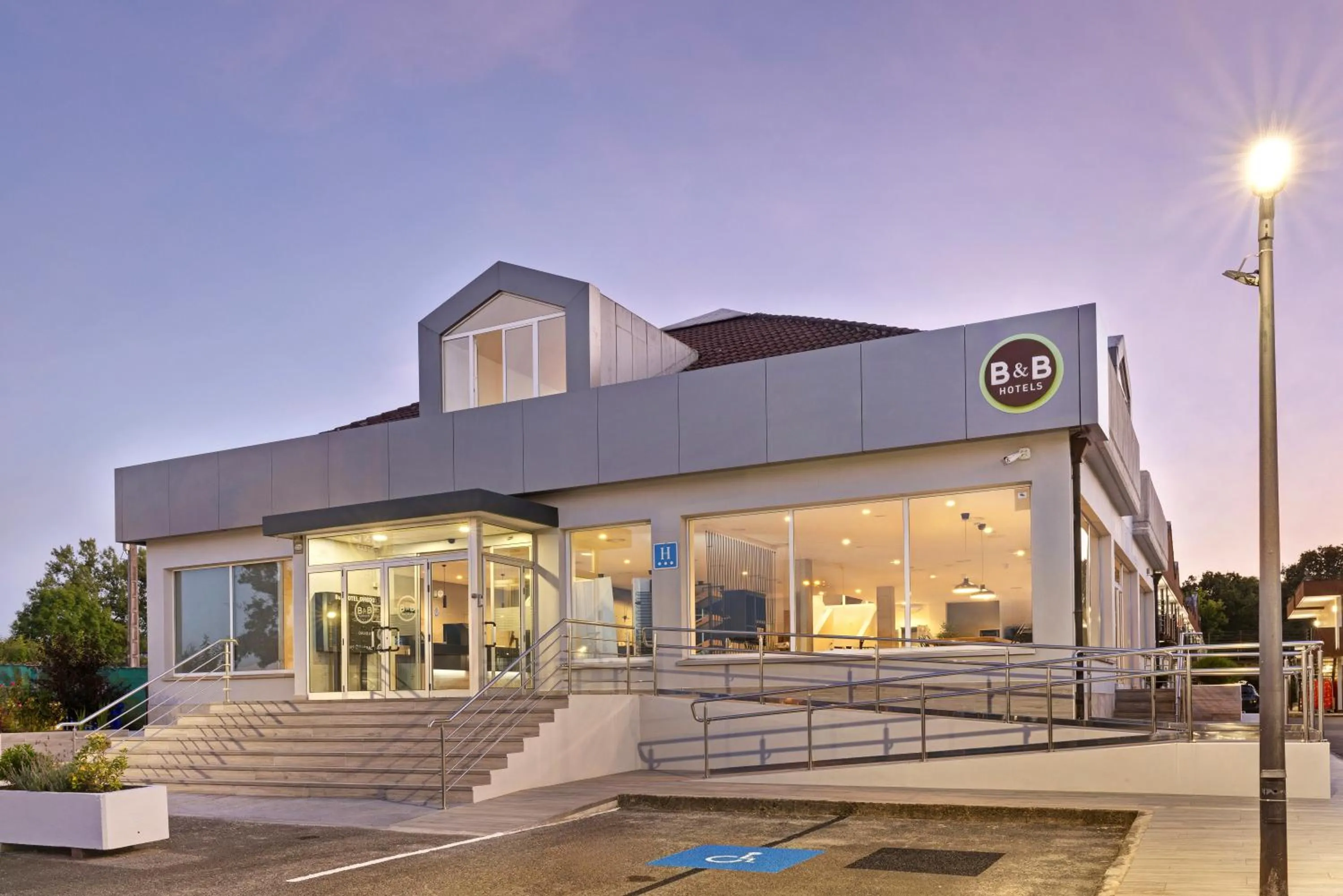 Property building in B&B HOTEL Oviedo