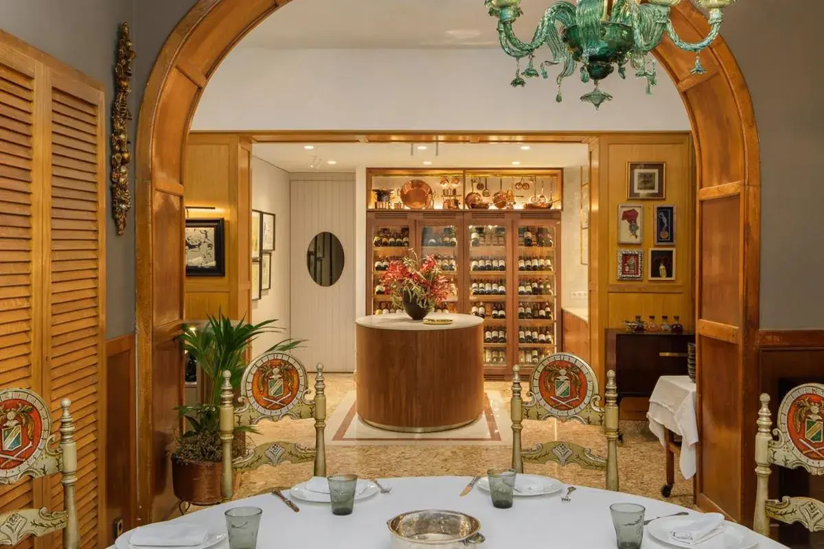 Restaurant/places to eat in Hotel Duran Restaurant/places to eat in Hotel Duran