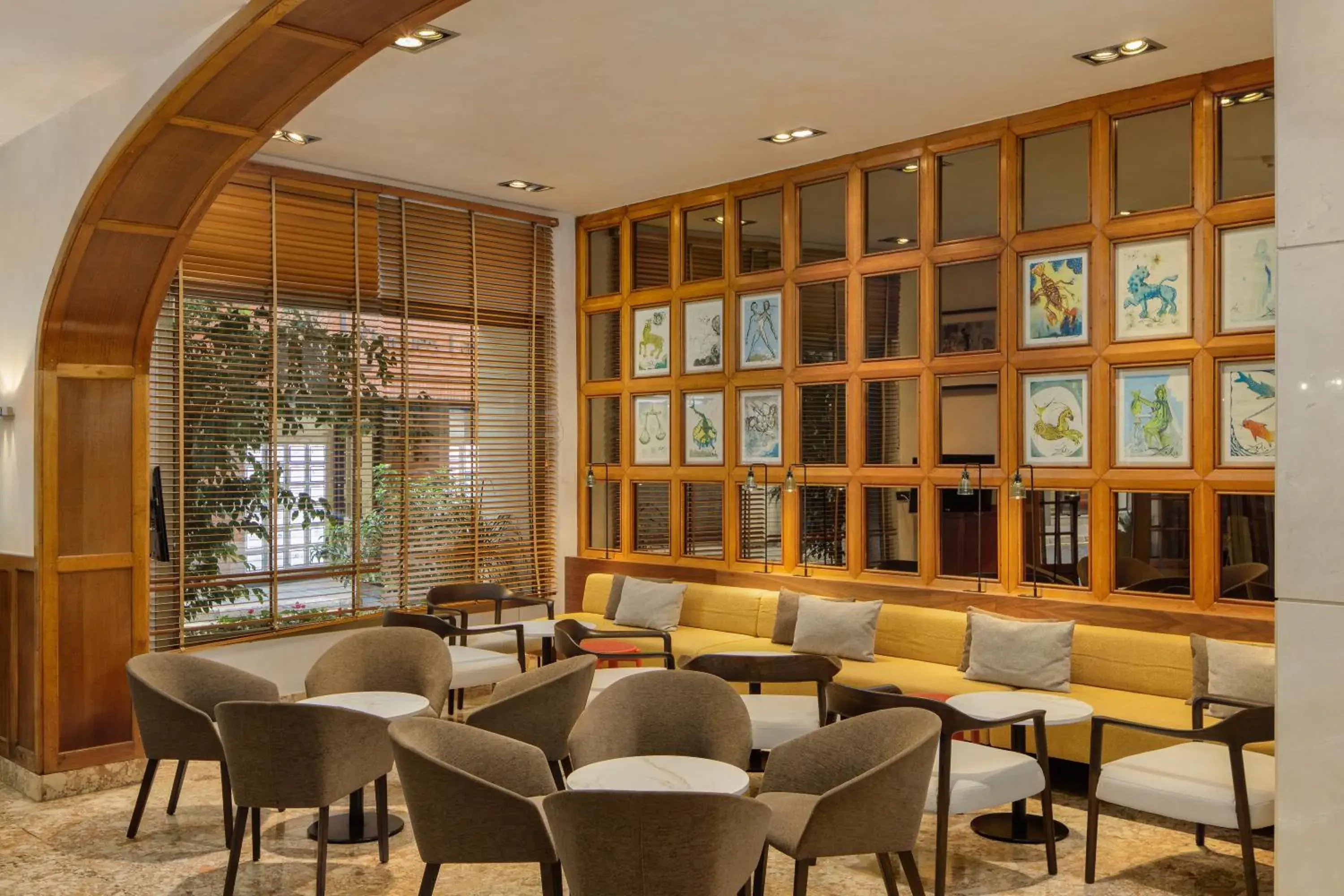 Lobby or reception in Hotel Duran Lobby or reception in Hotel Duran