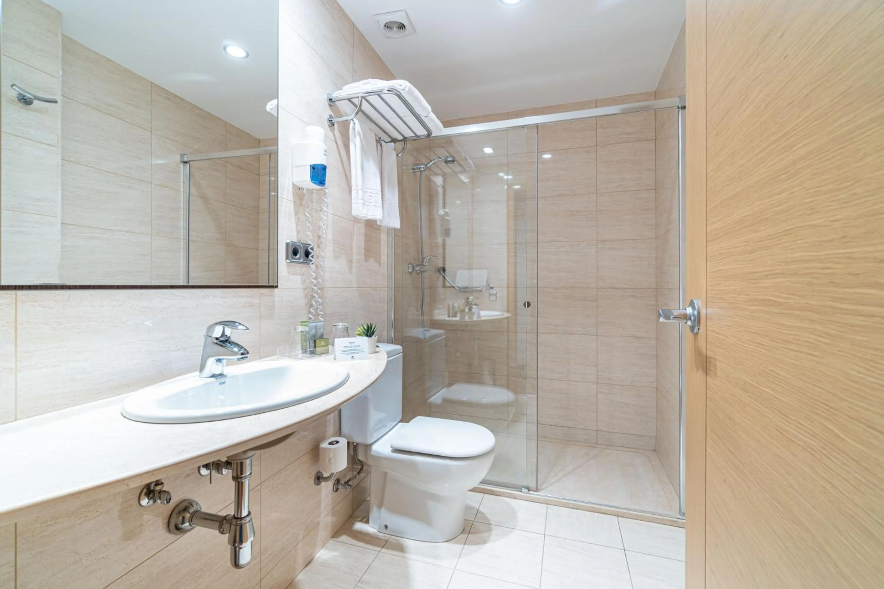 Shower in Hotel Duran