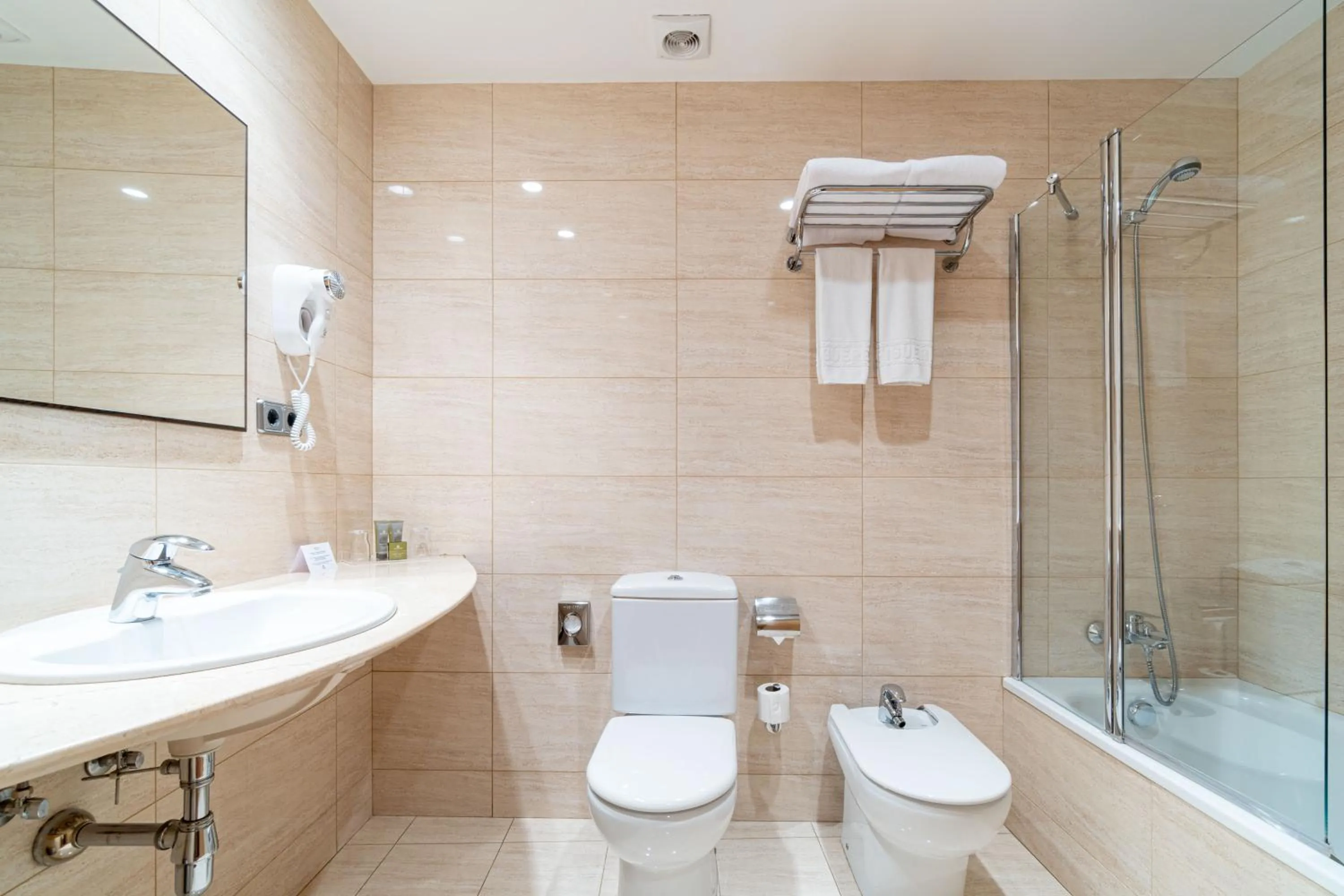 Shower in Hotel Duran