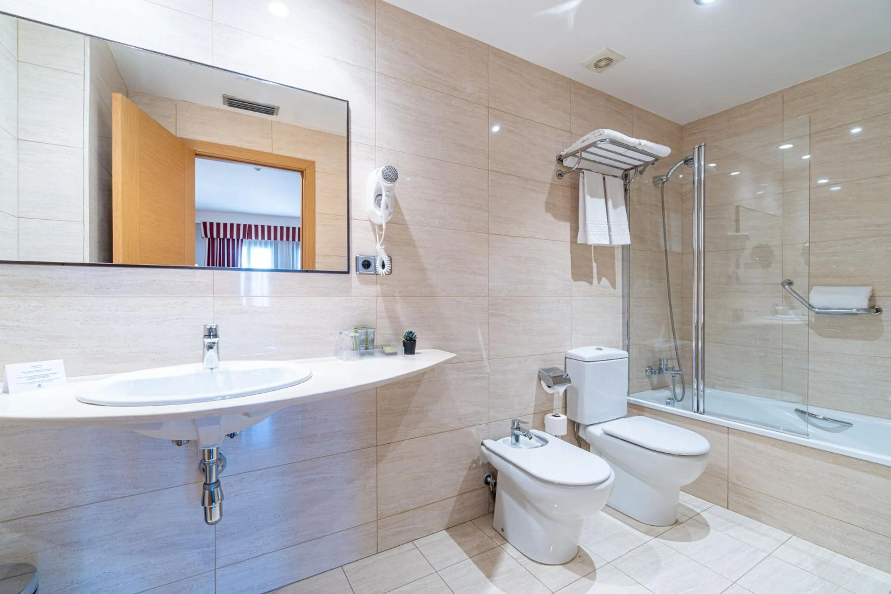 Shower in Hotel Duran