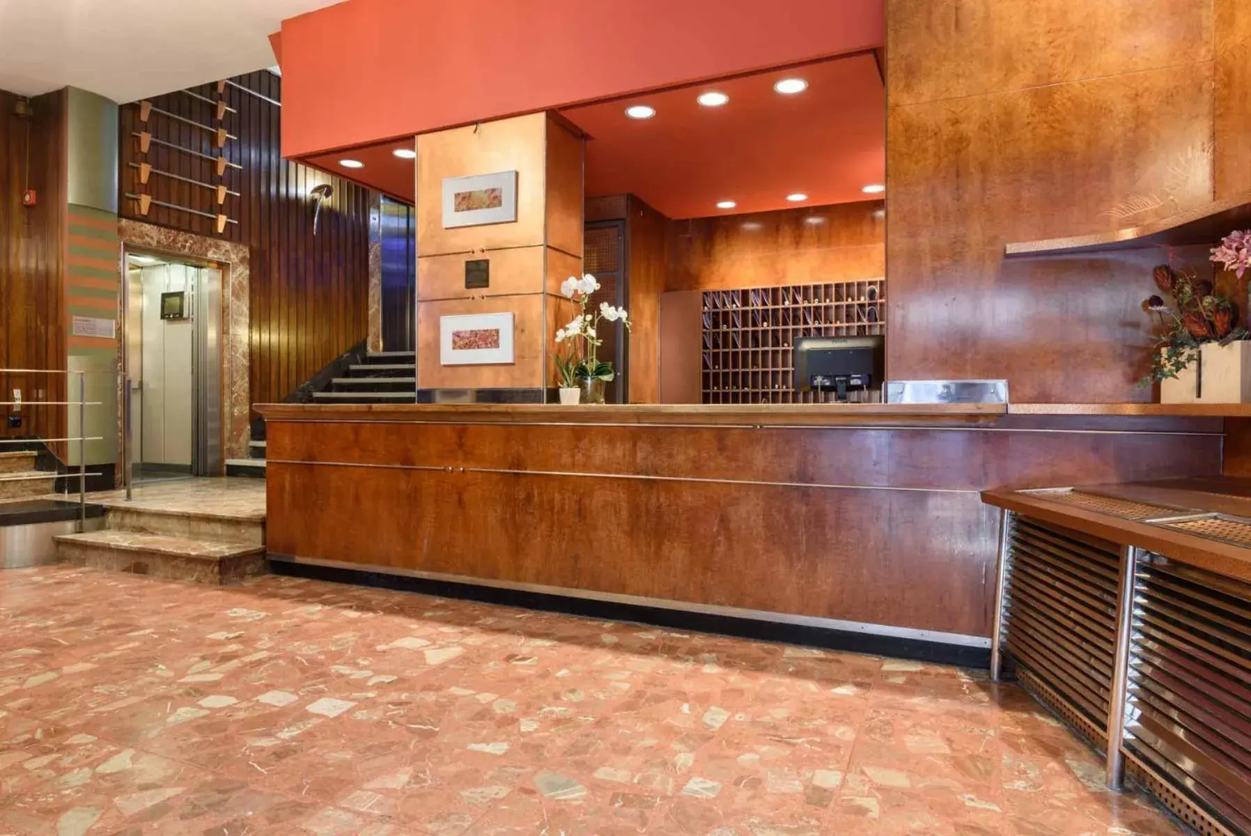 Lobby or reception in Crisol Quindós Lobby or reception in Crisol Quindós