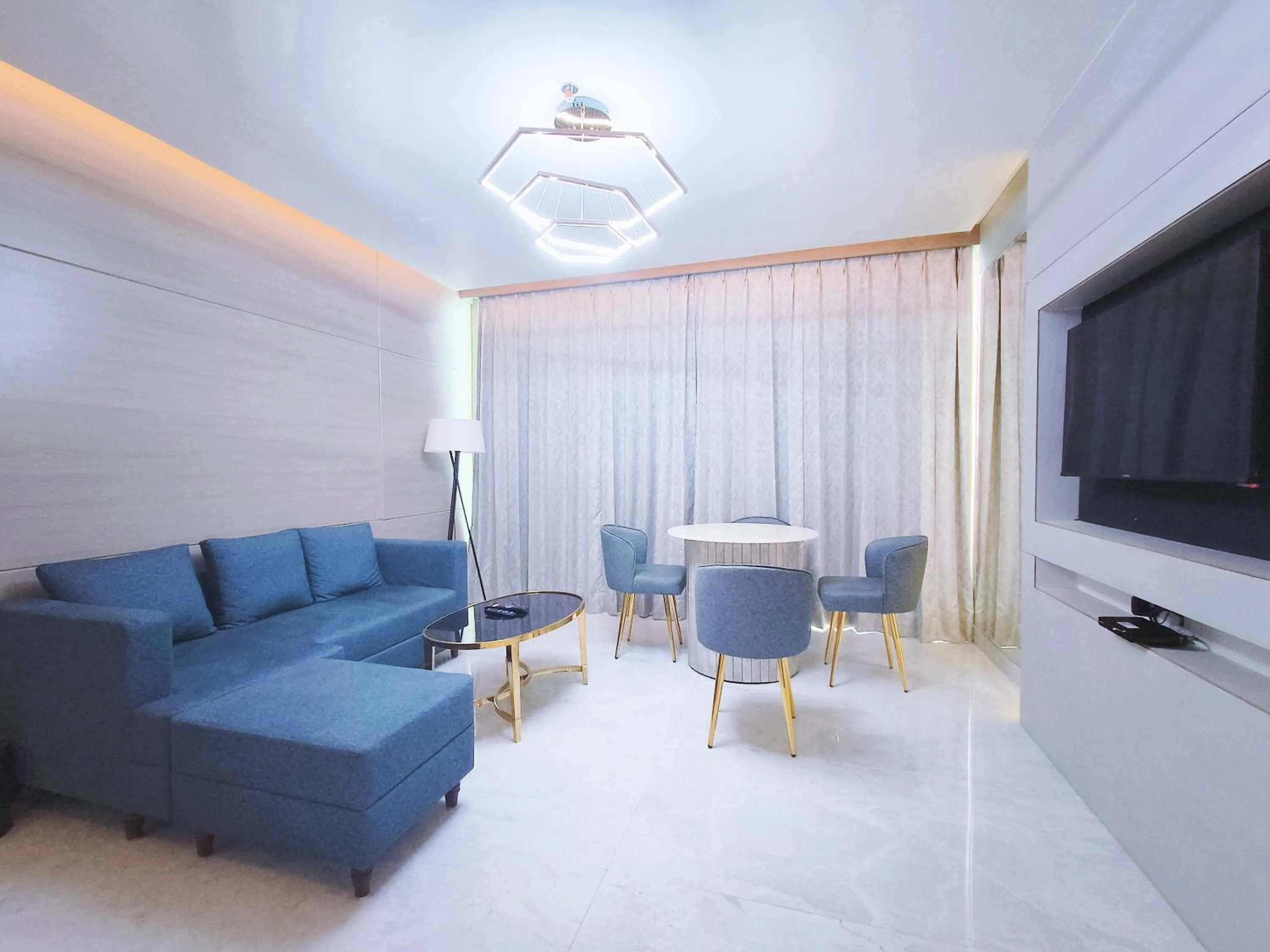 TV and multimedia in Mariton Hotel