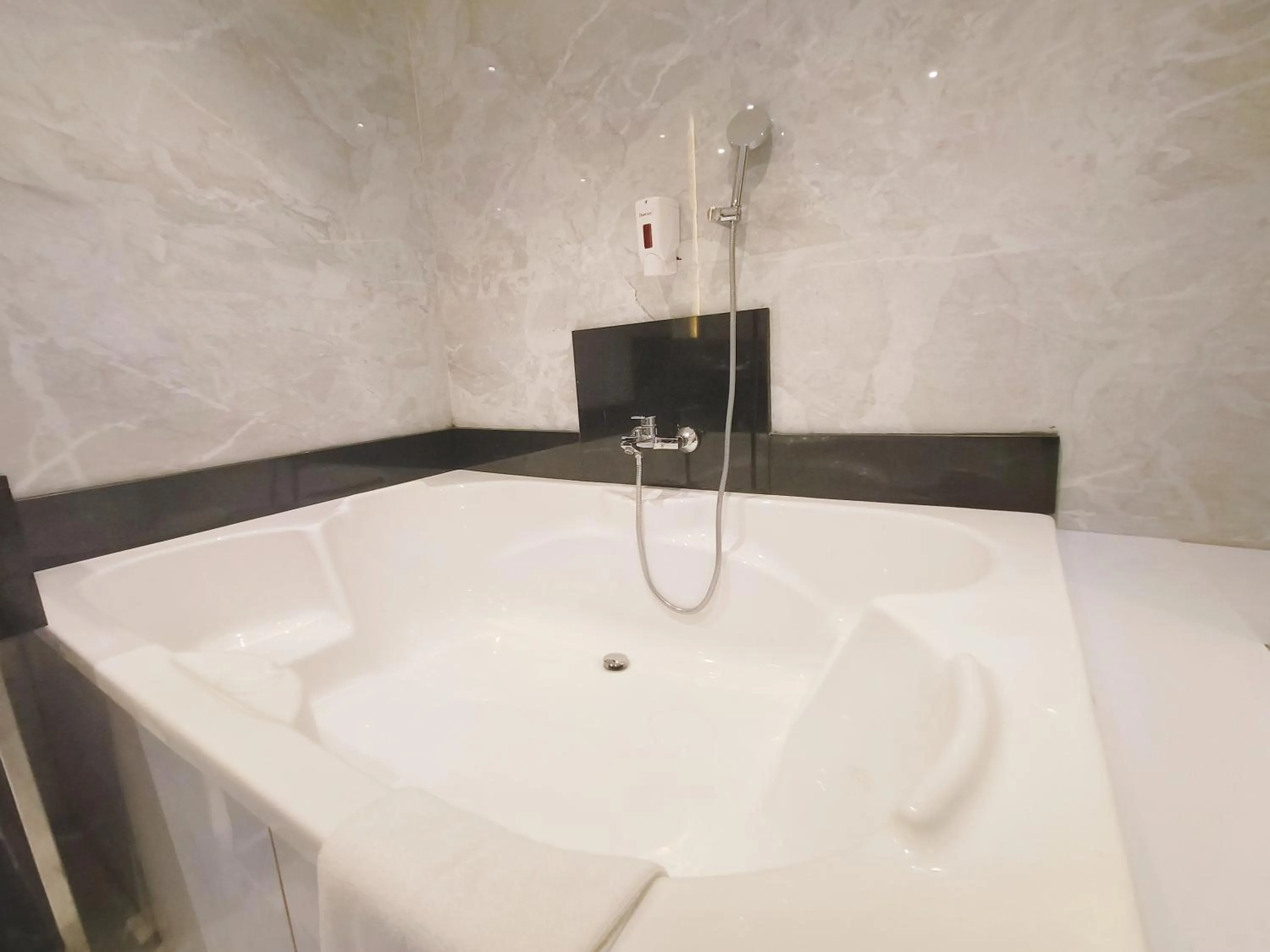 Bath in Mariton Hotel