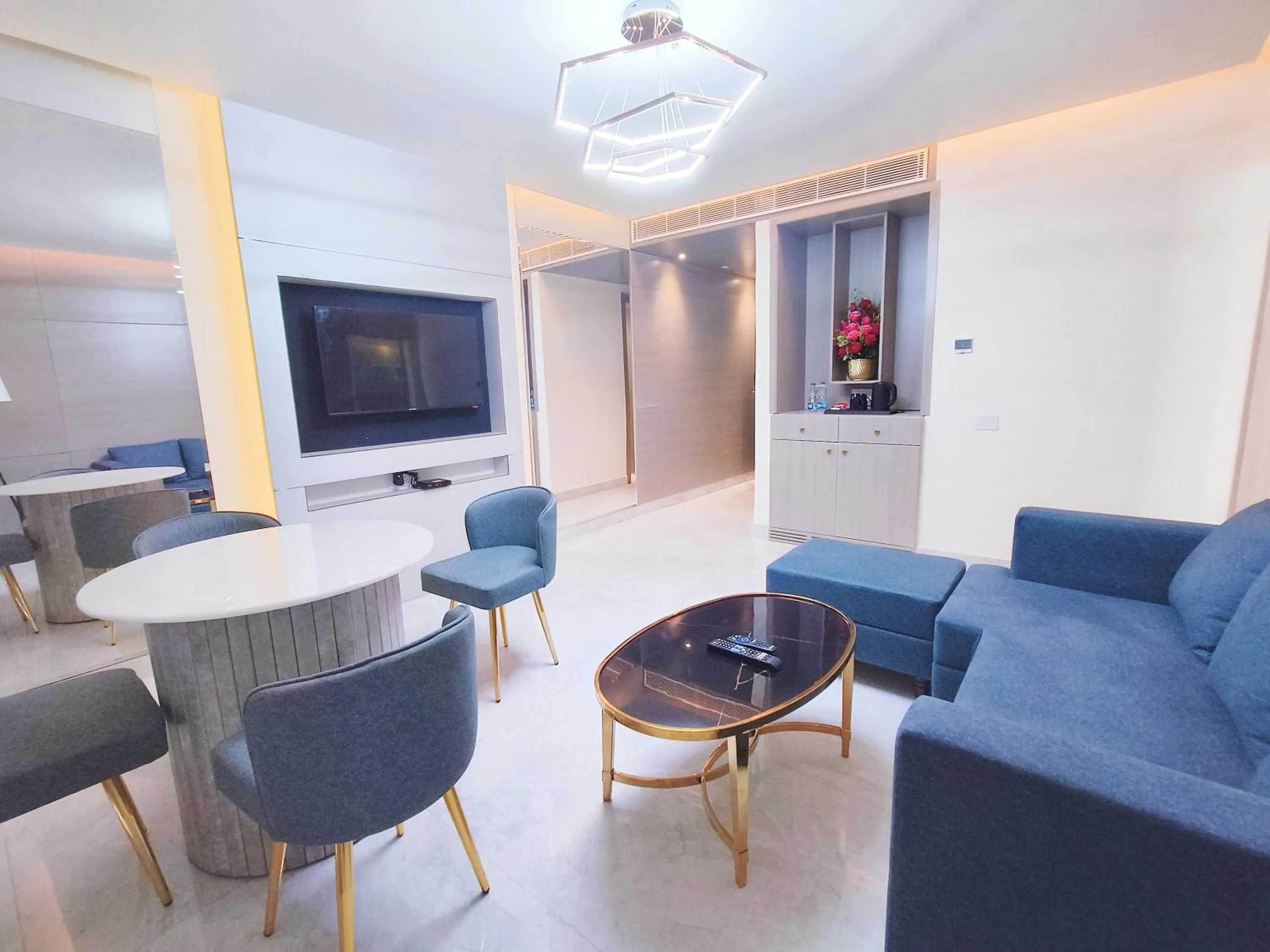 TV and multimedia in Mariton Hotel