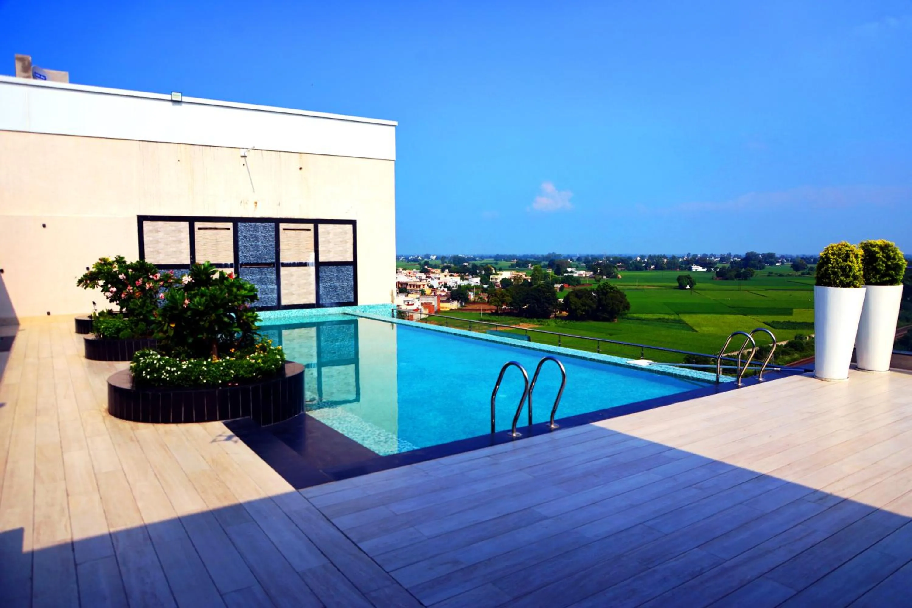 Swimming pool in Mariton Hotel