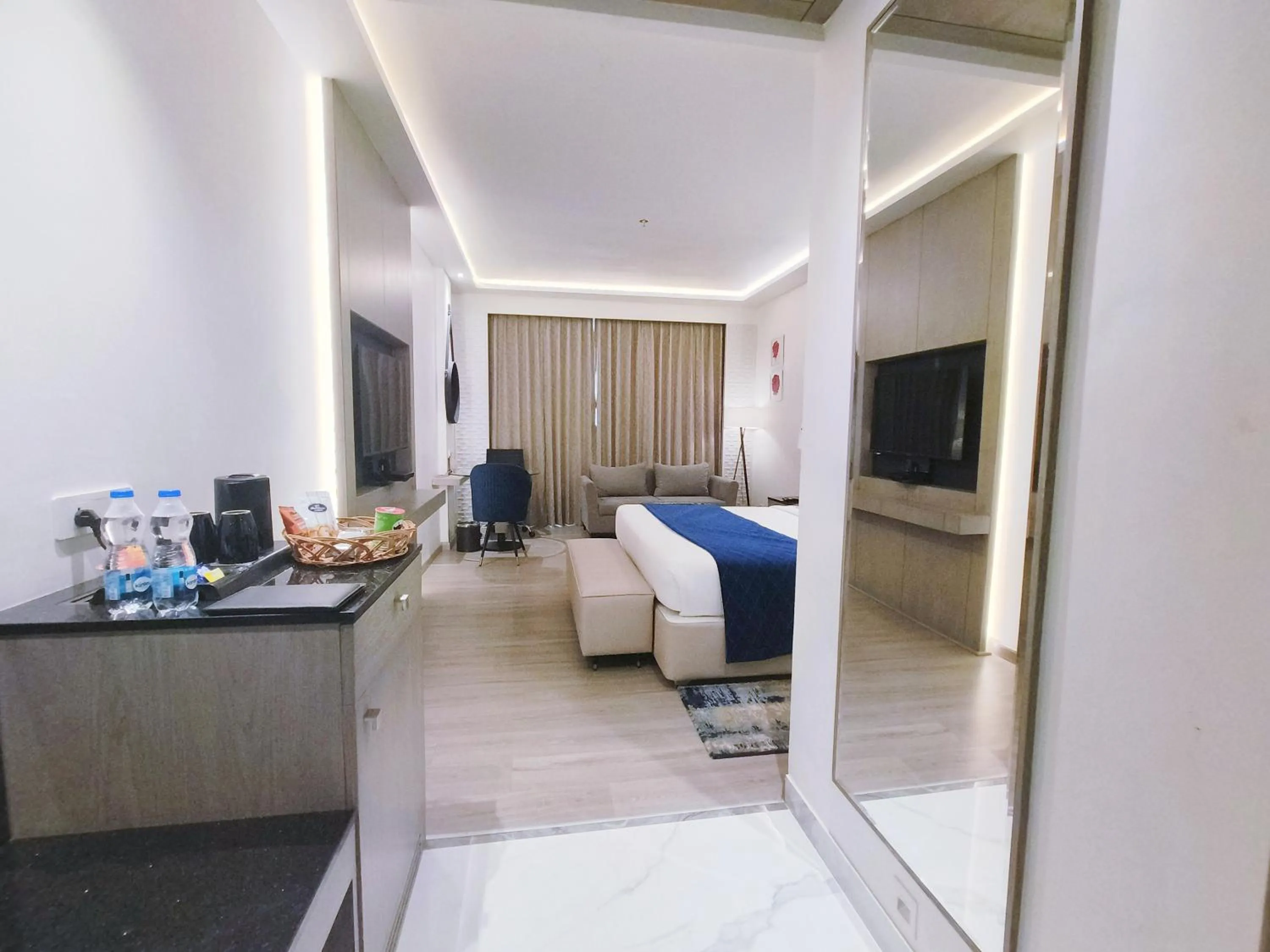 Photo of the whole room in Mariton Hotel