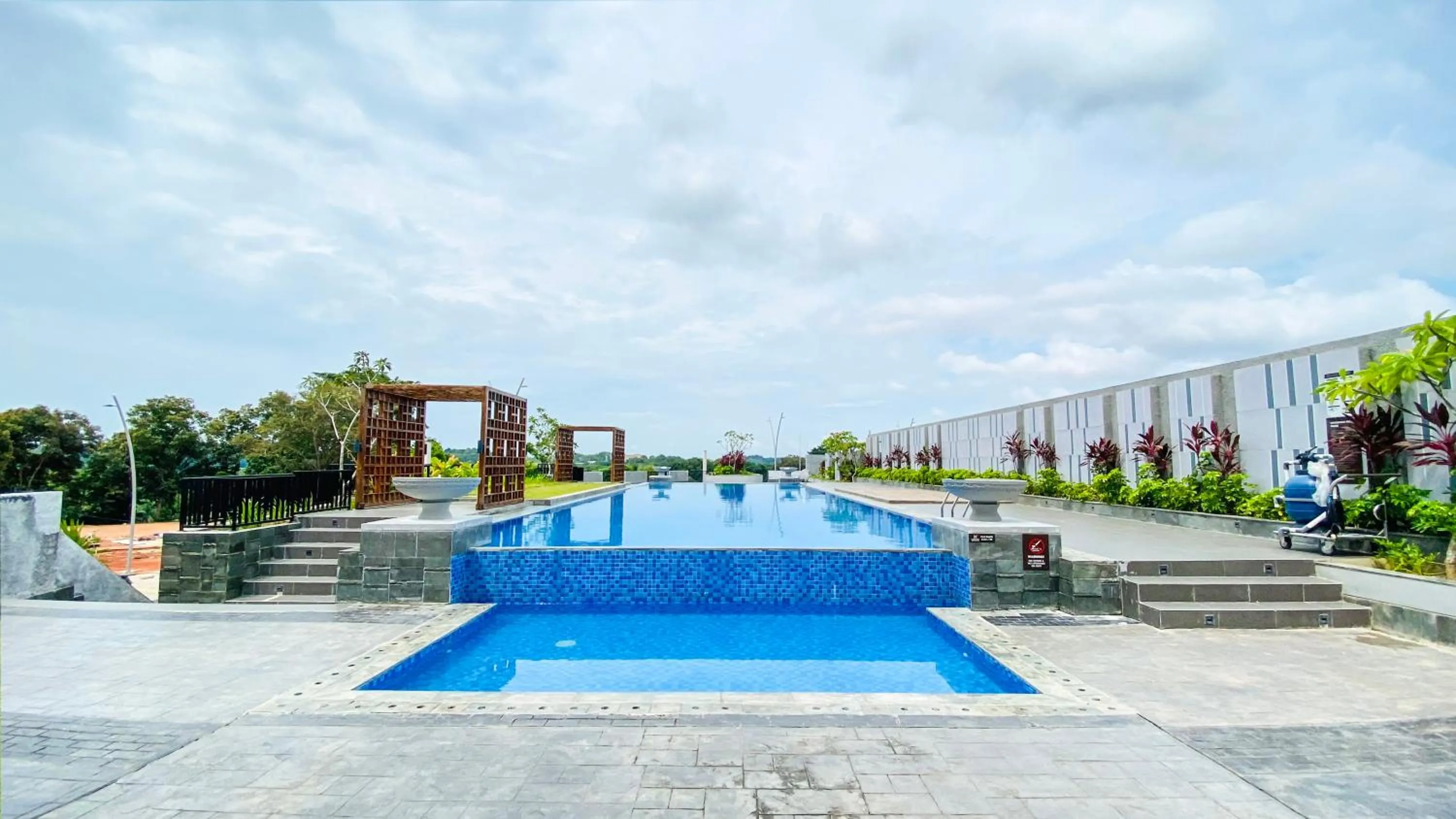 Swimming pool in REOTEL at THE NOVE - NUVASA BAY Serviced Apartment
