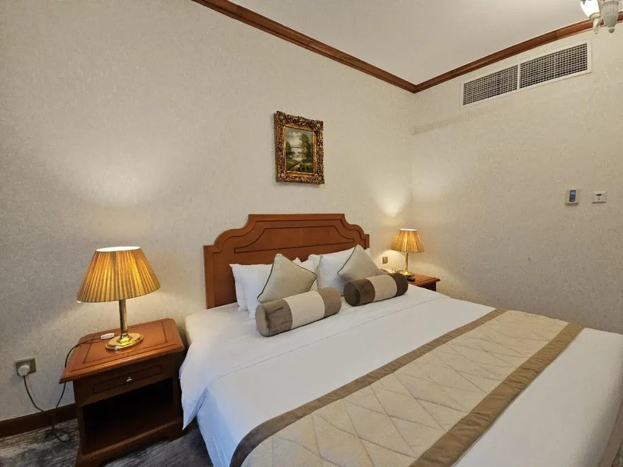 Bed in Royal Concorde Hotel & Suite Bed in Royal Concorde Hotel & Suite