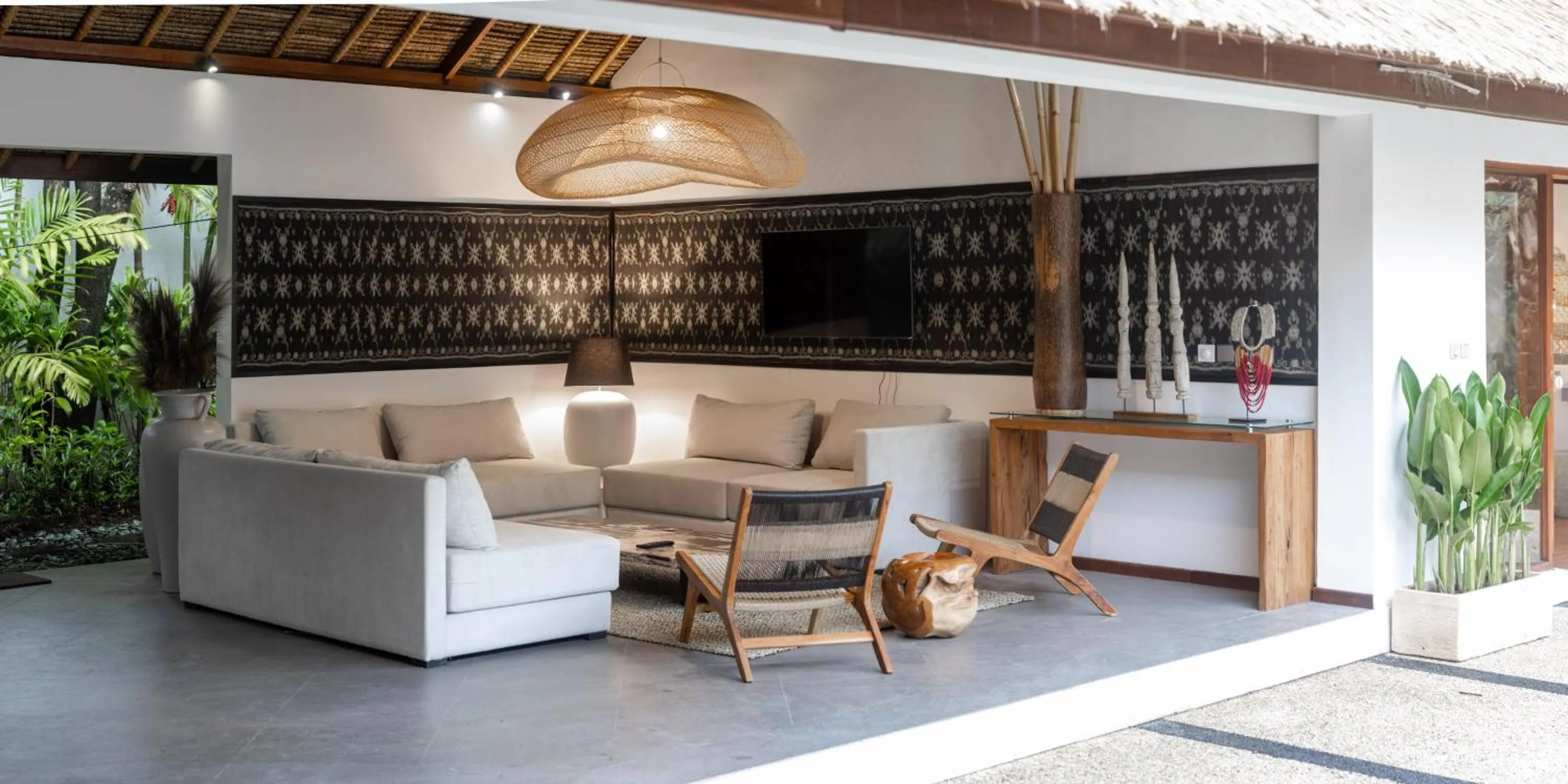Spaceous 6BR Villa with Garden - Perfect for Groups & Families