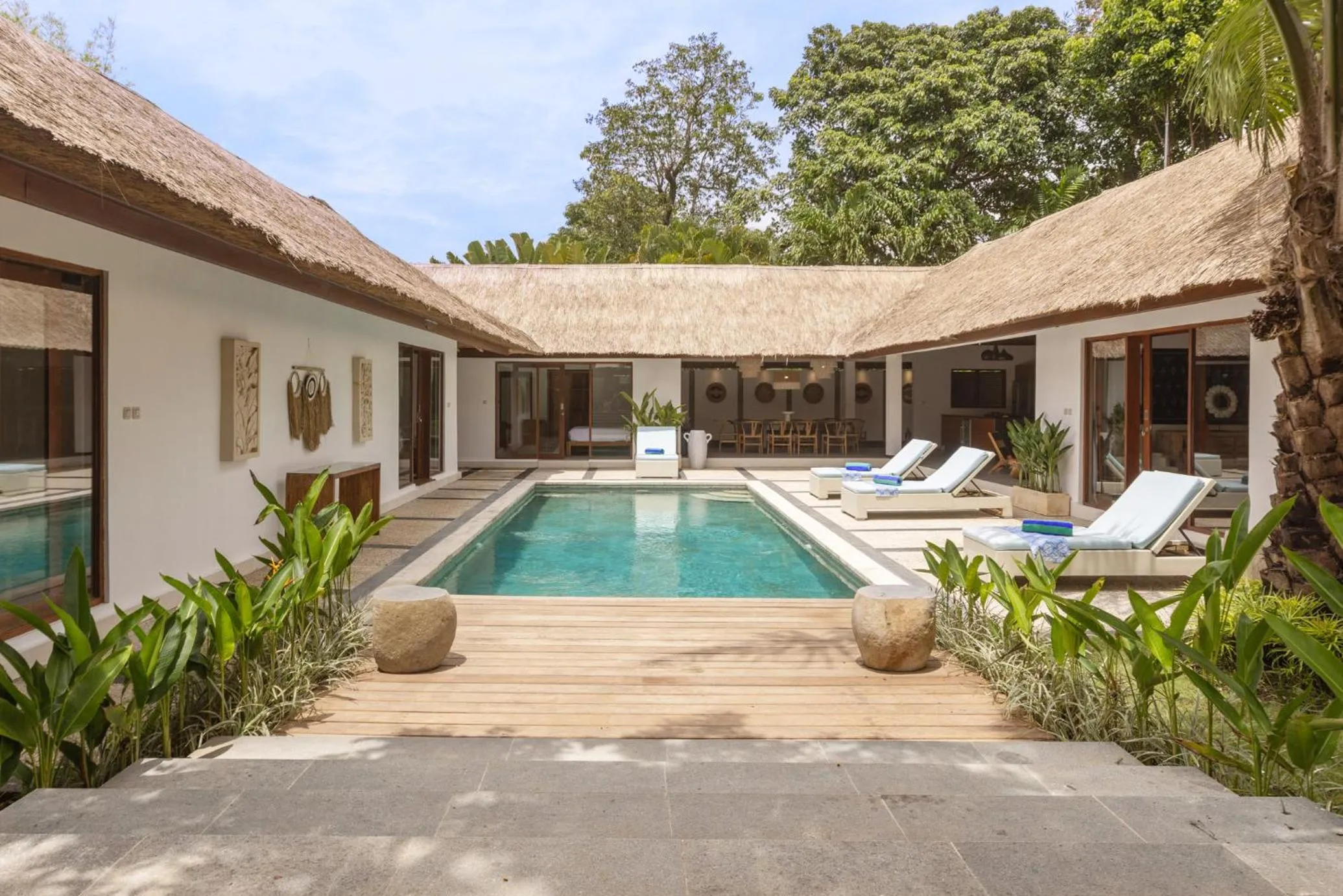 Spaceous 6BR Villa with Garden - Perfect for Groups & Families