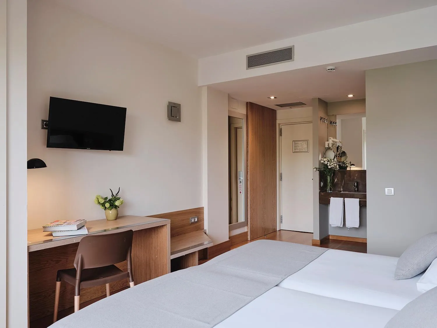 Bed in Qgat Restaurant Events & Hotel