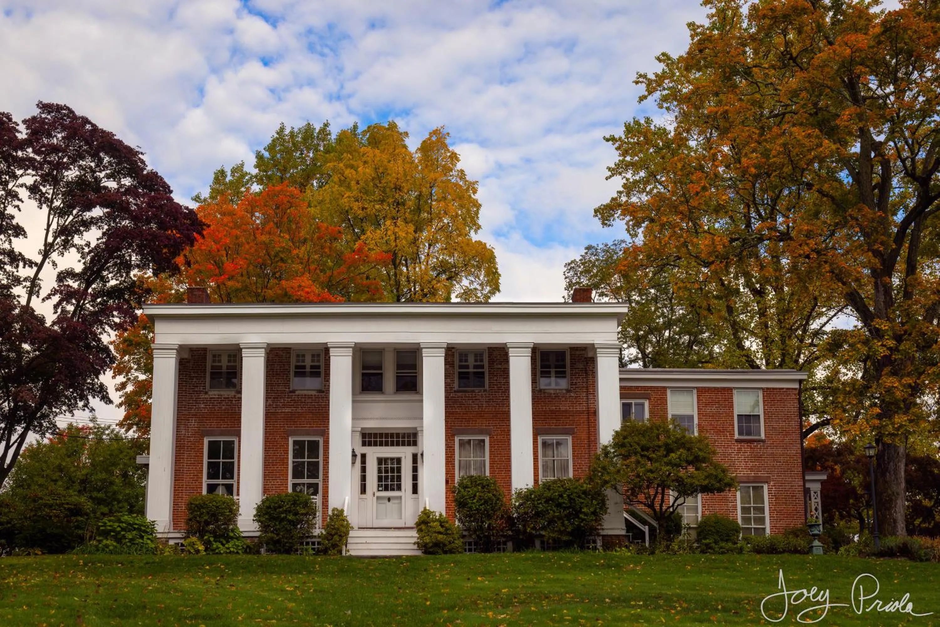 Property building in Cromwell Manor Inn