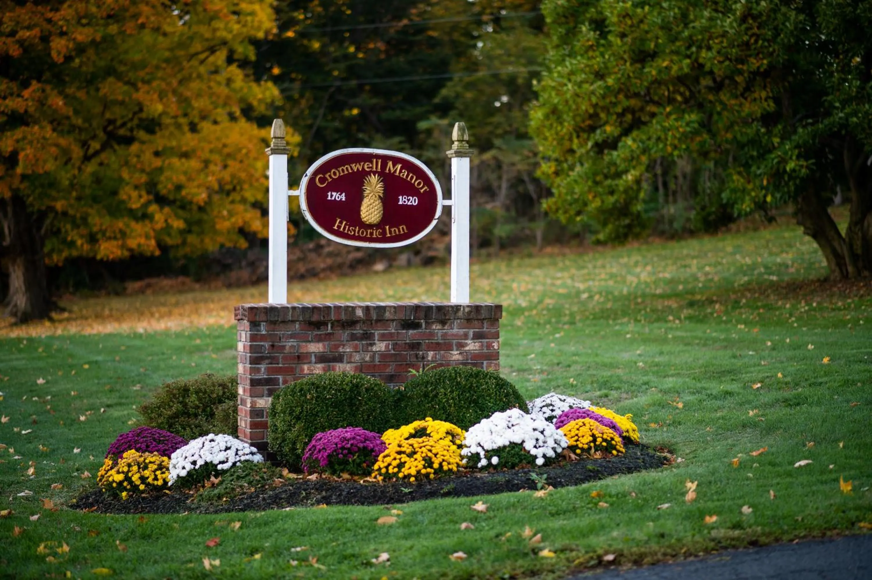 Spring in Cromwell Manor Inn