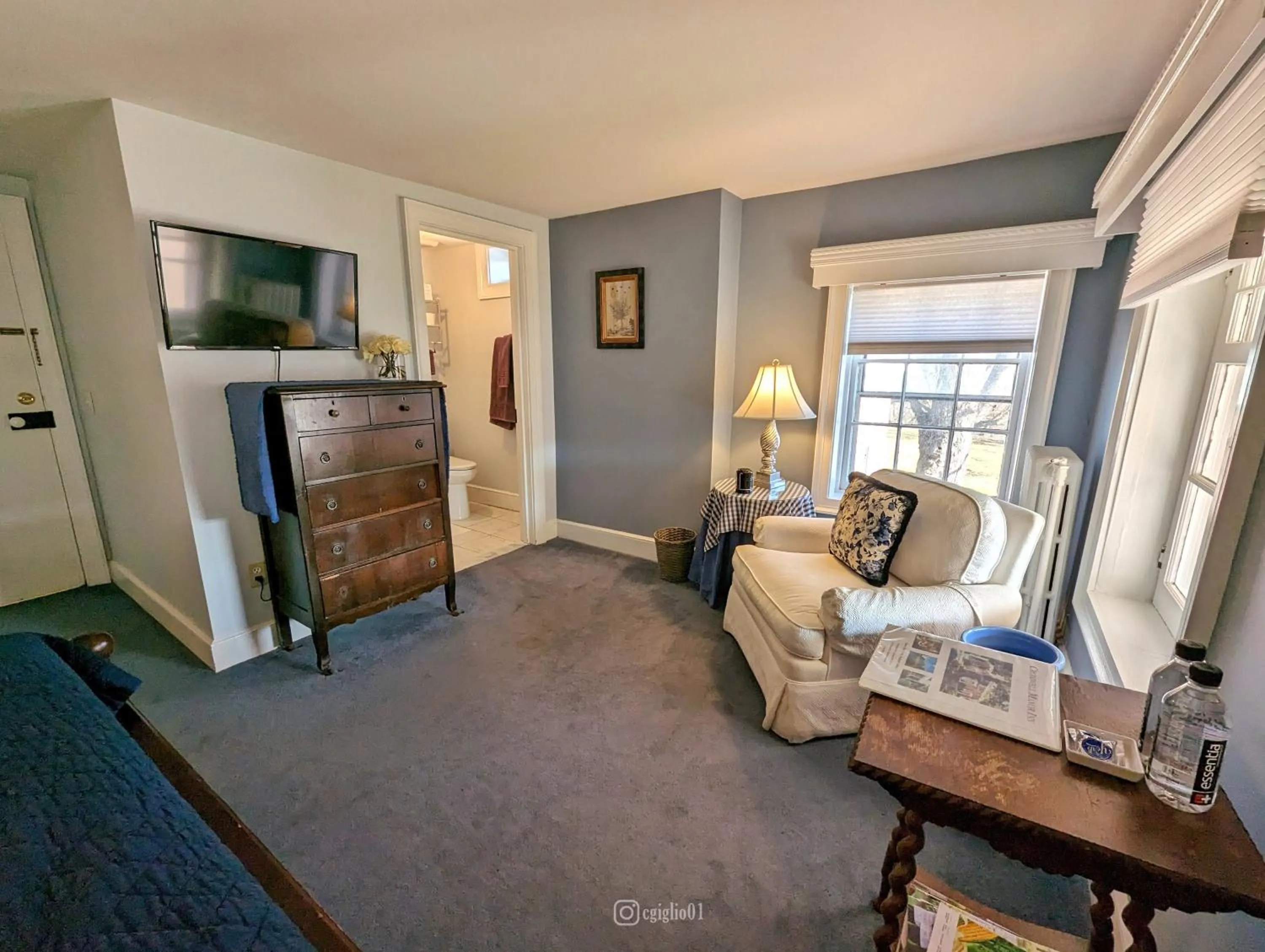 Bedroom in Cromwell Manor Inn