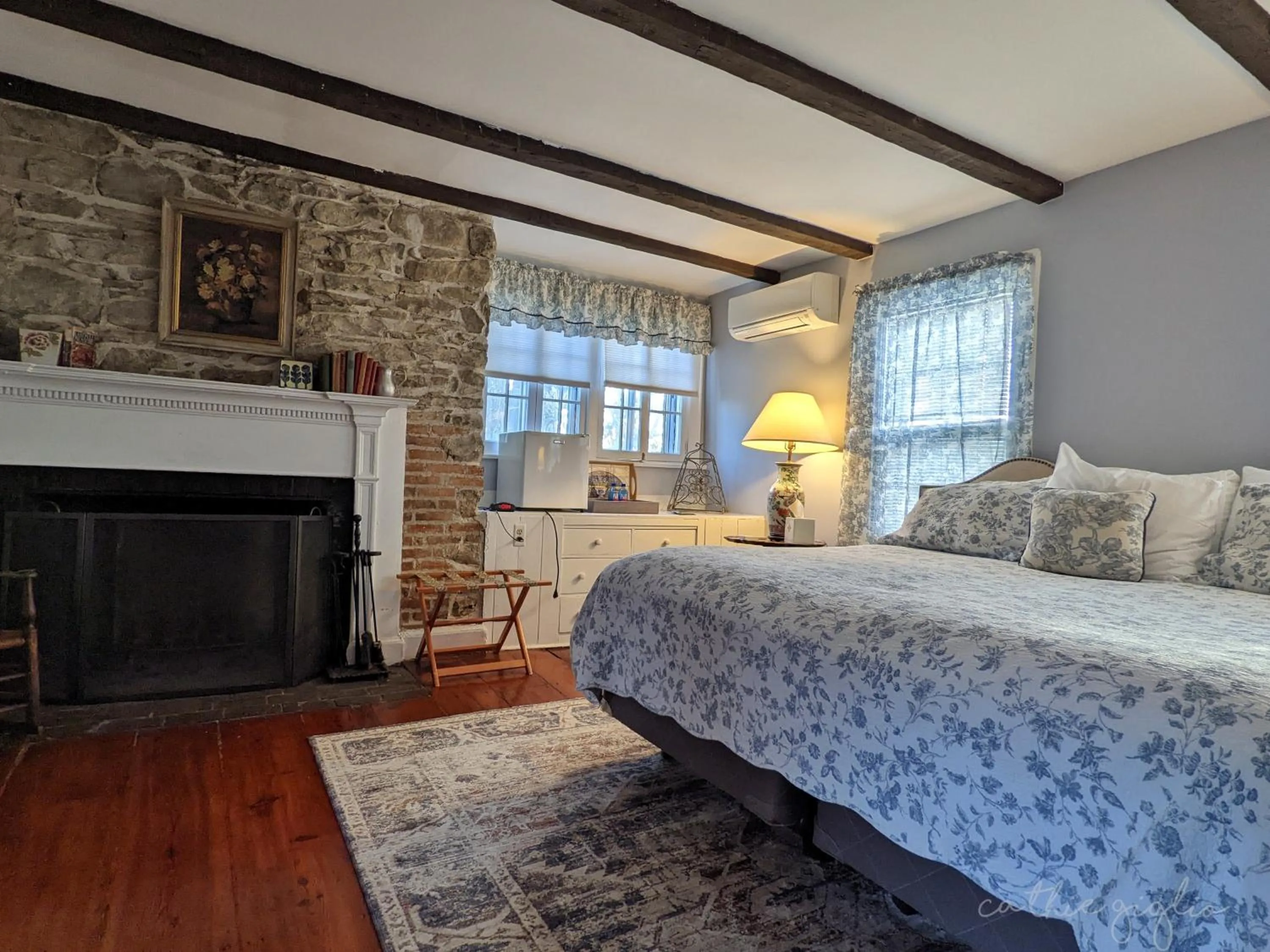 Bedroom, Bed in Cromwell Manor Inn